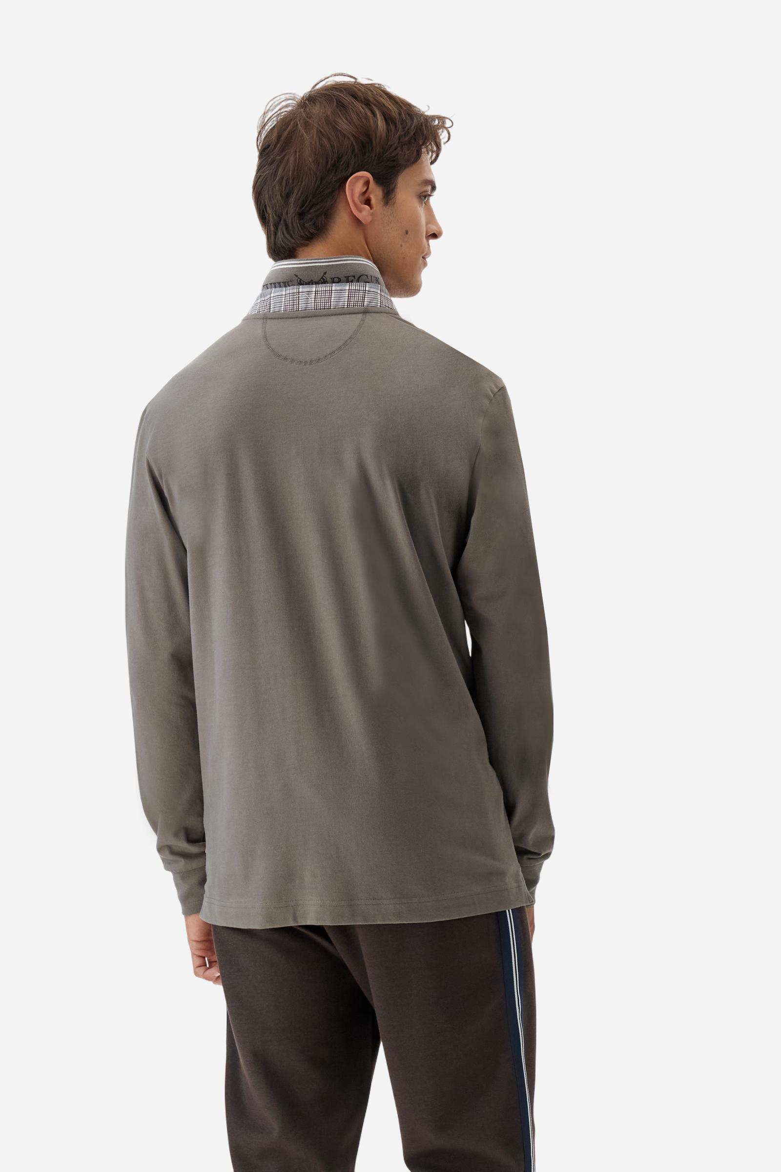 Long-sleeve polo shirt in stretch cotton jersey, soft and breathable. Ribbed collar with contrast striped edge and inner tartan ribbon. A colorful embroidered crest enriches the chest, complemented by a tonal embroidered logo under the placket with two personalized buttons. Regular fit for a versatile, timeless look. Model wears size L. - Falcon