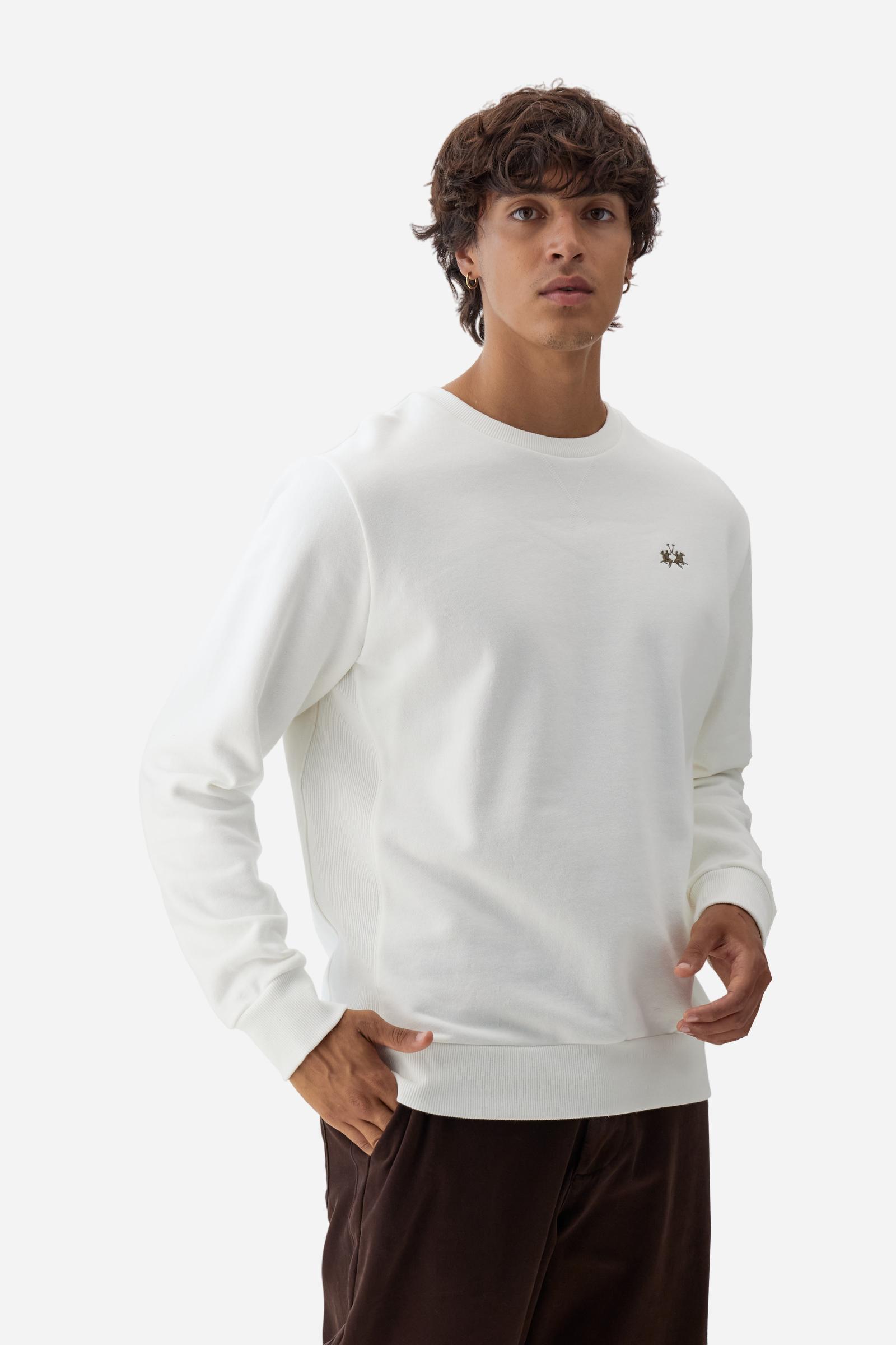Men's long-sleeved round neck sweatshirt in 100% cotton fleece with a velvety feel. The collar, cuffs, waist and sides are in matching ribbed knit. The small brand logo is embroidered in contrasting colour on the chest. This essential piece has a regular fit for a timeless silhouette. The model is wearing a size L - Off White