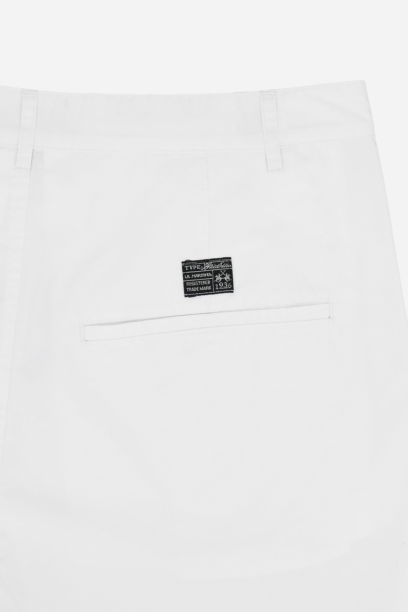Men’s cotton poplin chino trousers. Clean and versatile design with regular fit, side pockets and discreet logo label at the back. - Optic White