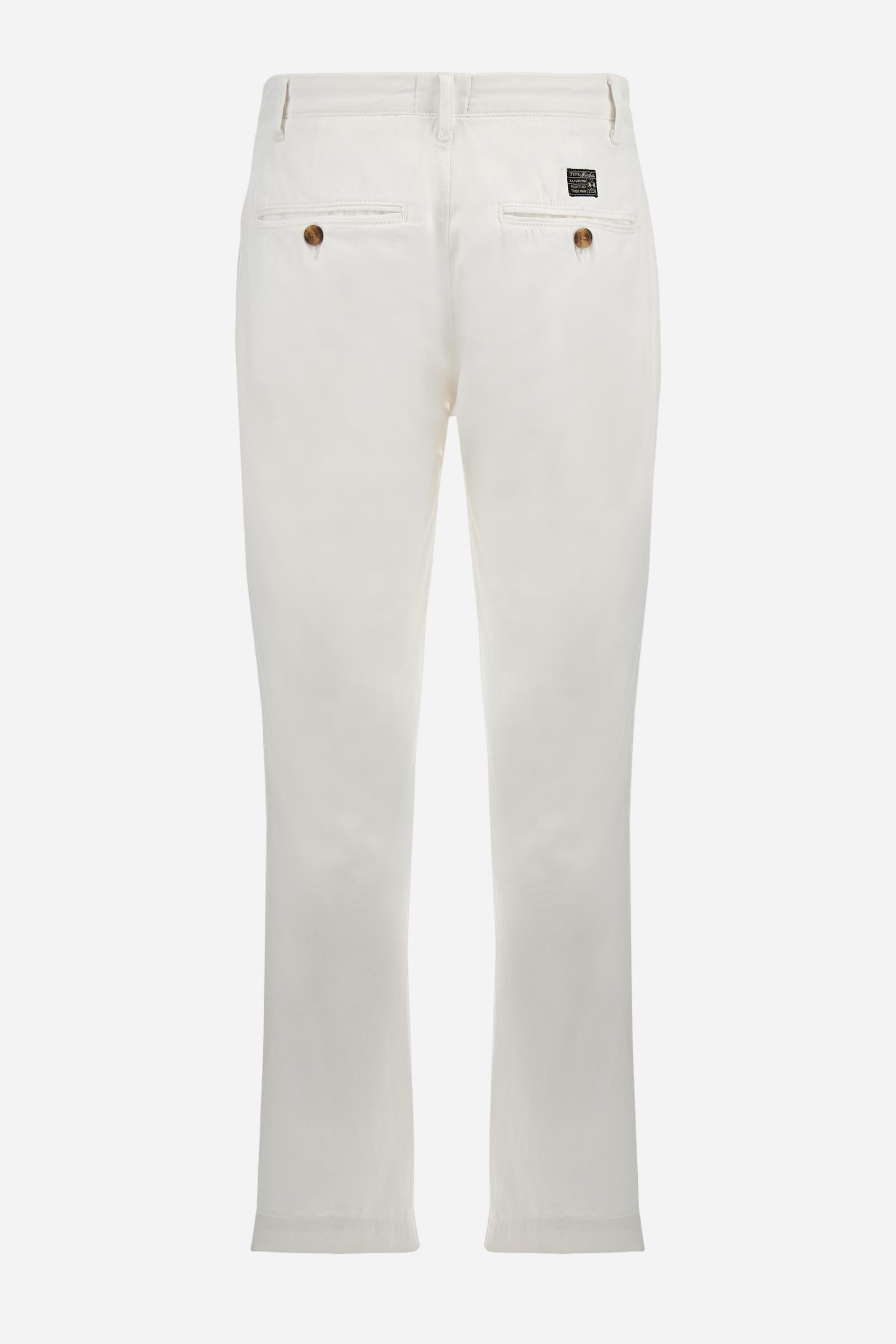 Single-colour men's chino trousers made of cotton and linen canvas. Straight leg. Zip fastening and faux horn button. The side pockets are inserted in the side and on the front, at the right, under the strap, there is a small coin pocket. The back pockets are double-welted and fasten with a visible faux horn button. The logo is present on a fabric patch sewn on the back. Regular fit. The model is wearing a size 33. - Optic White