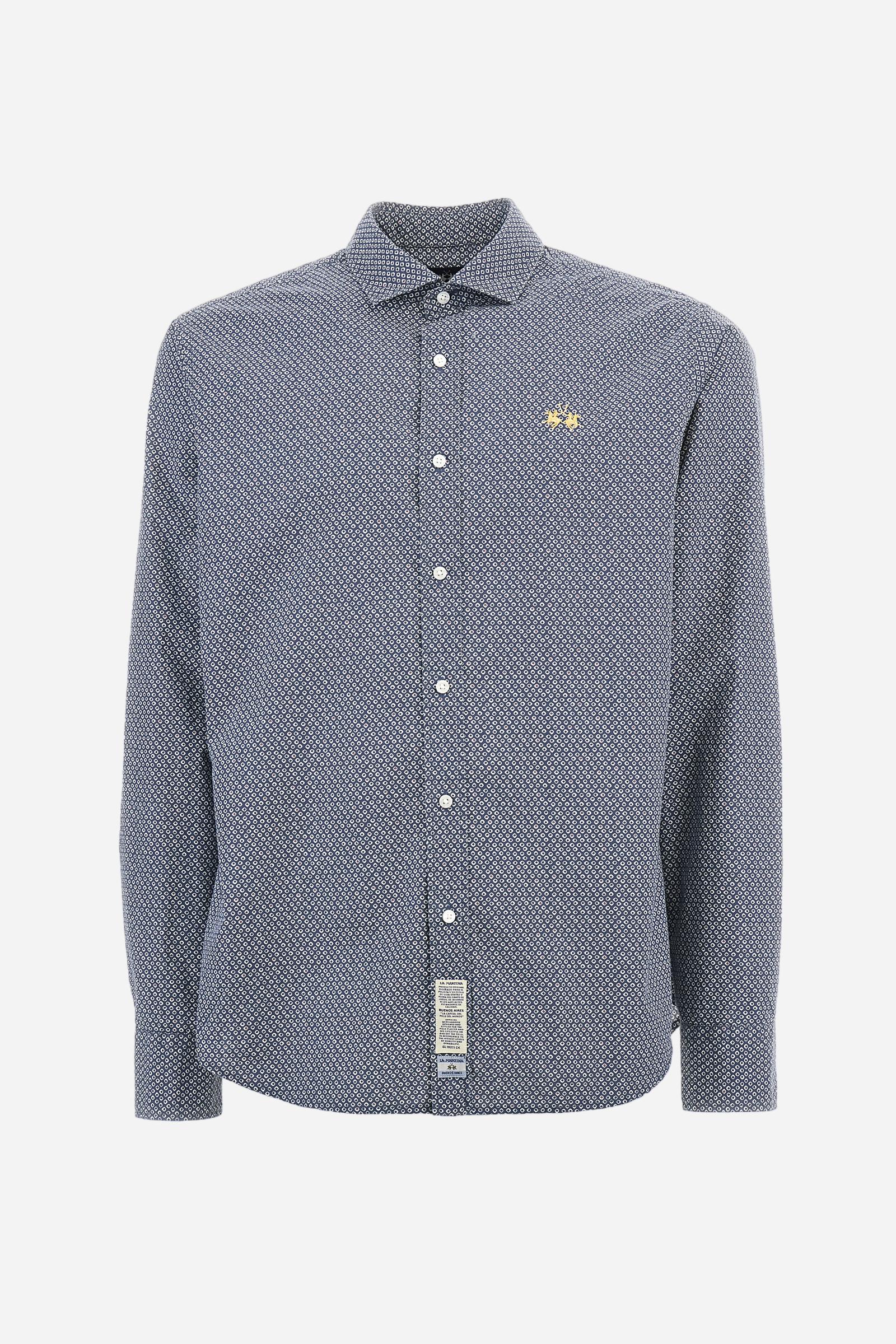 Men's long-sleeved shirt made from cotton poplin printed with a two-tone graphic design. It features a spread collar and the brand's classic woven labels at the bottom of the opening. The logo is embroidered in contrasting thread on the left side of the chest. Regular fit. The model is wearing a size L. - Navy/Optic White