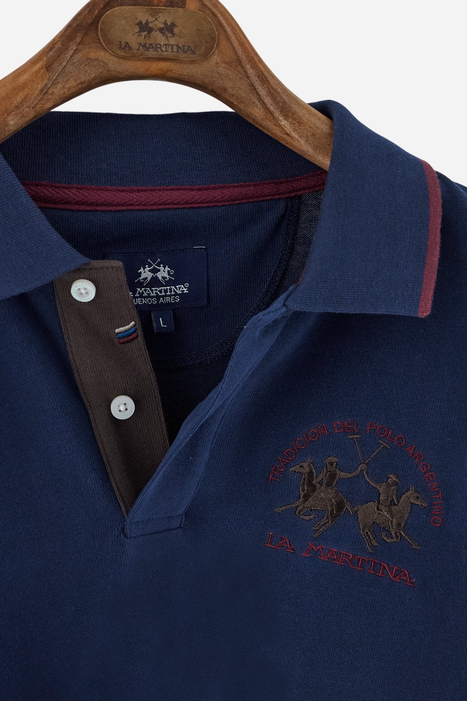 Men’s long-sleeve polo shirt in solid-colour cotton jersey with a warm, matte handfeel. Ribbed collar and cuffs with stripes and colour blocks in contrast, two personalised buttons and contrast details inside the collar. Patches and graphics on sleeves and chest celebrate the Official Polo Supplier team. The large multicolour logo is embroidered on the chest. Regular fit. The model wears size L. - Navy