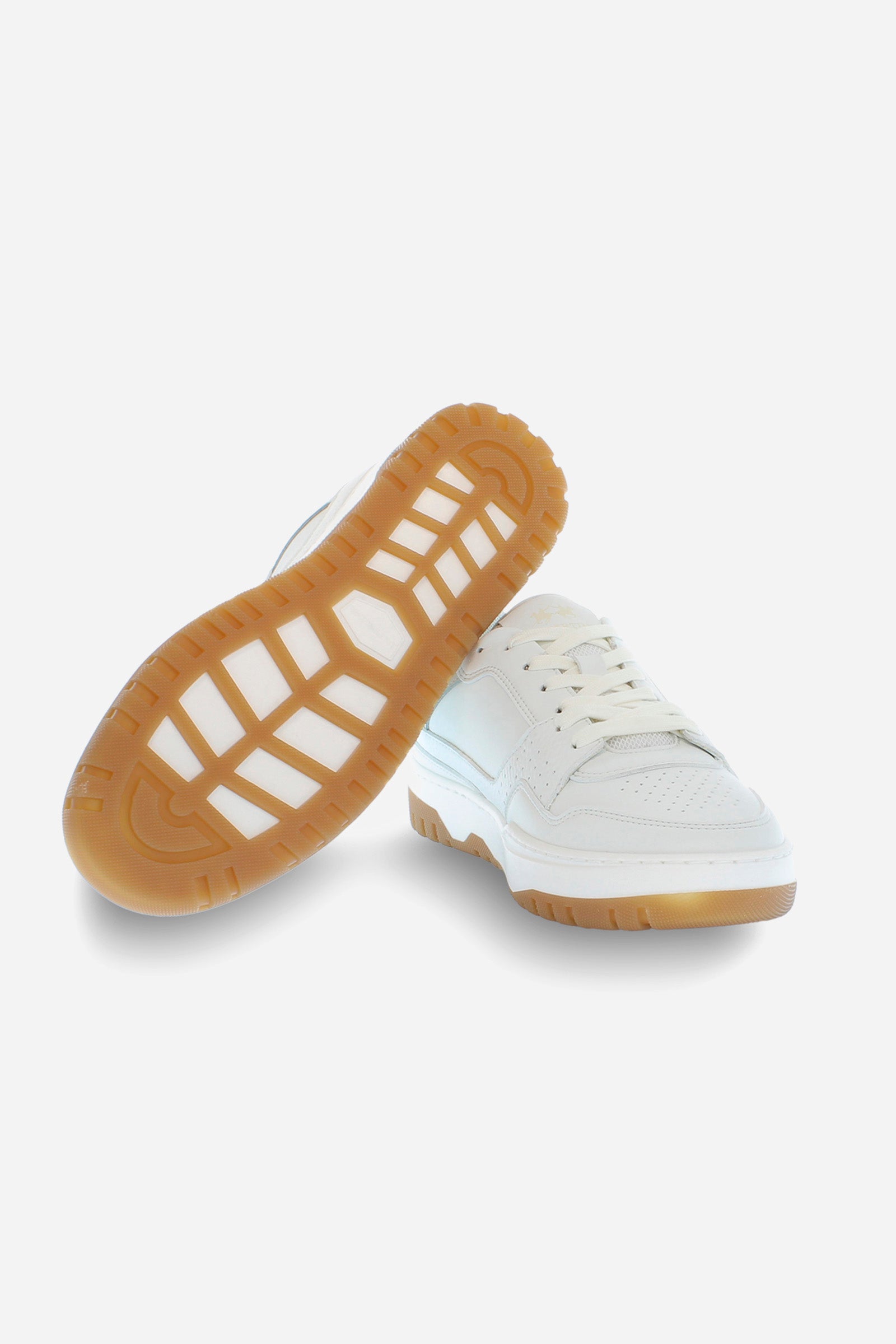 New vintage project trainer in soft, vegetable-tanned leather, with tone-on-tone and brightly coloured (suede) inserts to add a touch of visual interest. Iconic perforated motif and technical fabric inserted for greater lightness. Padded tongue covered in leather with fabric insert with La Martina branding. Logo print on the patch. Cushioned cupsole in two-tone rubber. - WHITE