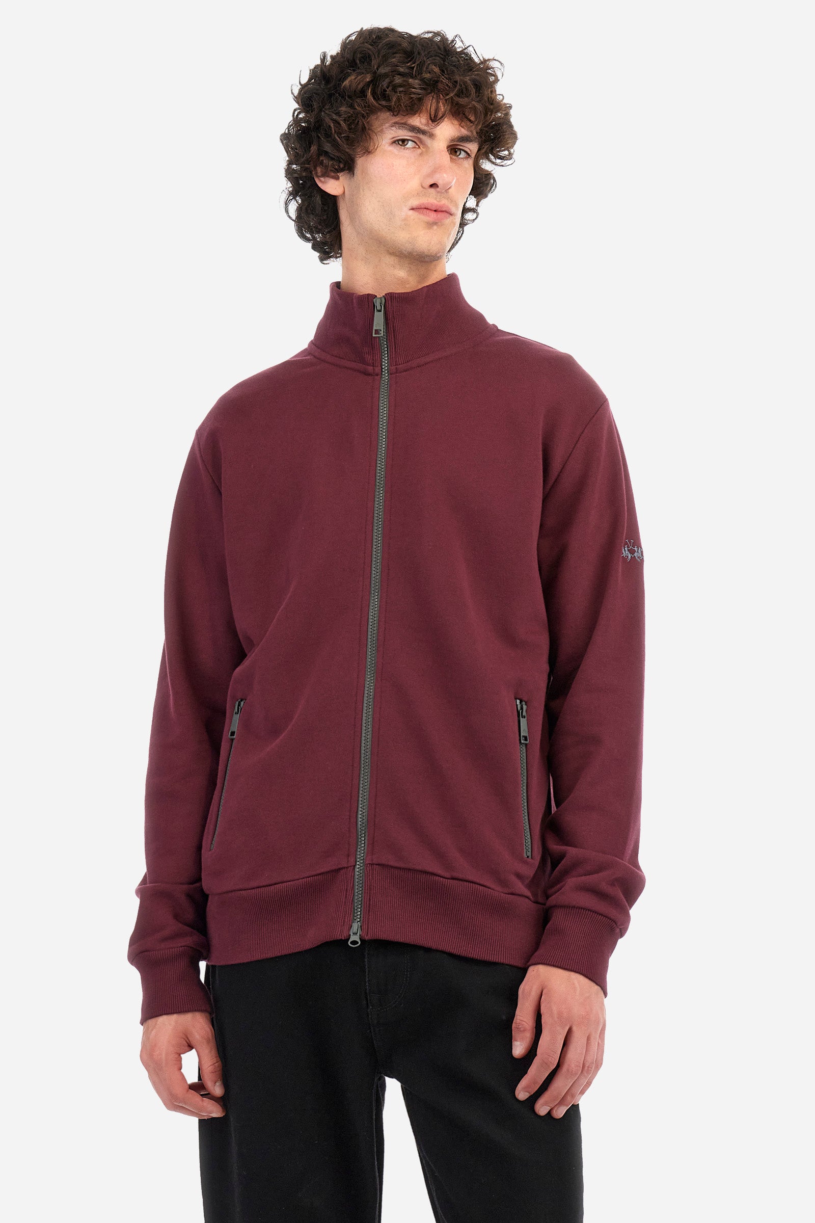 Men's plain long-sleeved sweatshirt with a contrasting full-zip fastening, made from 100% cotton. High neck. Double front pocket with a zip fastening. Ribbed hem, collar and cuffs. The logo is embroidered on one of the sleeves. Regular fit. The model is wearing a size L. - Port Royale