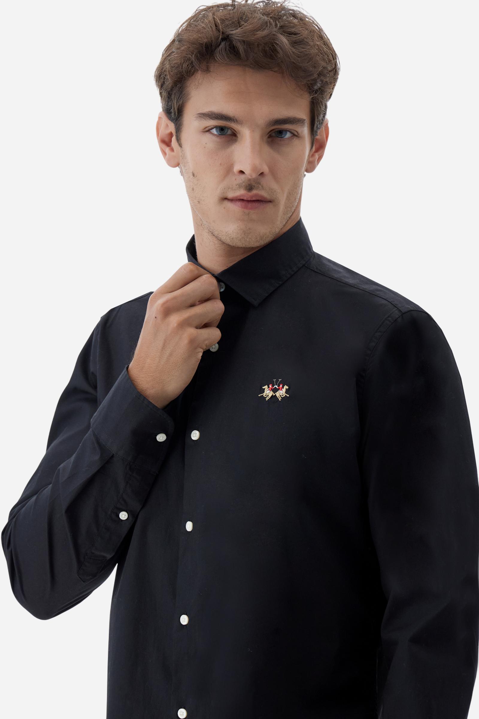 Men's long-sleeved shirt in cotton poplin. Slim fit with semi-cutaway collar. - Black