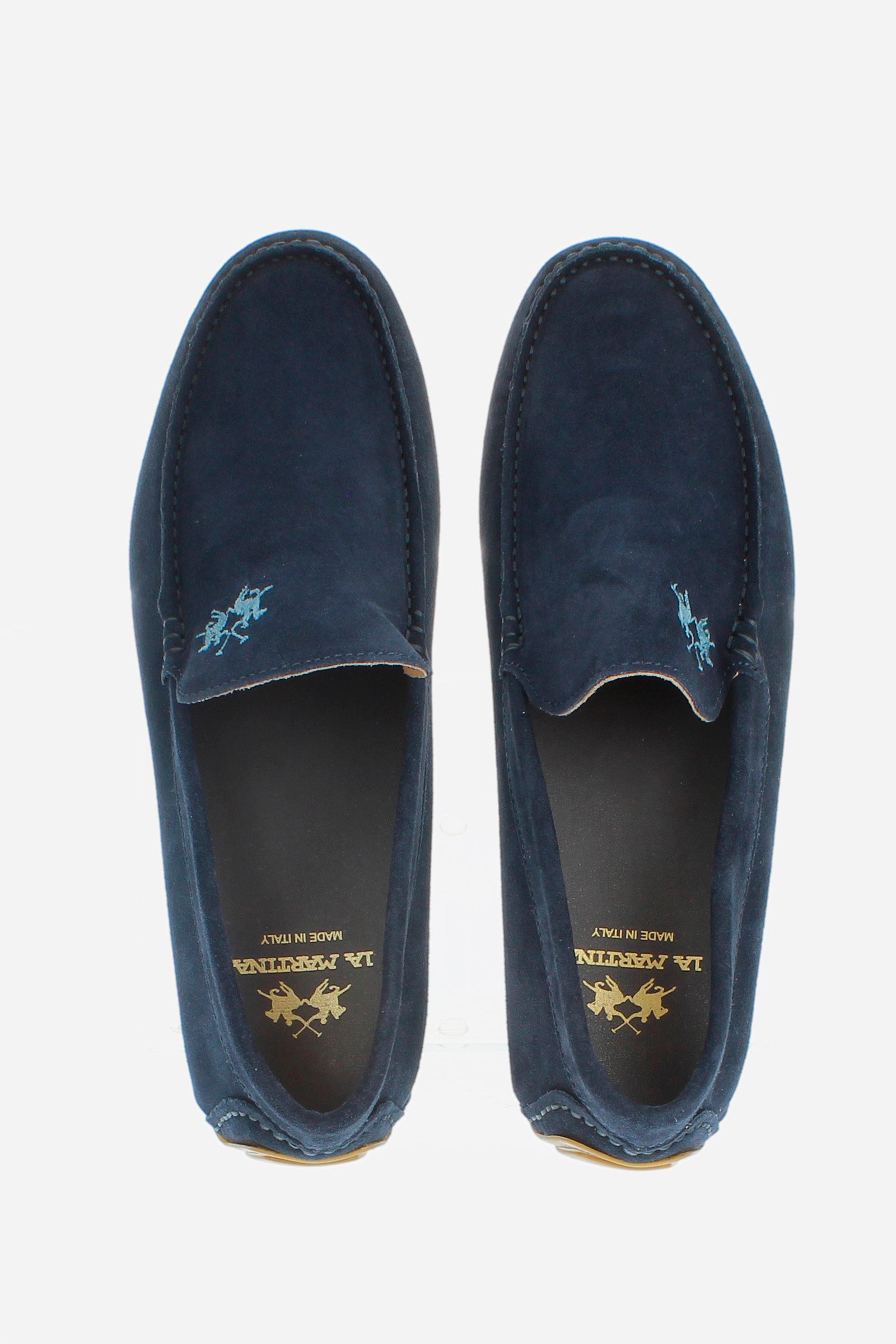 Men's loafers in soft suede for the summer season. Made using the tubular technique to give the model softness and flexibility. The full-colour suede is delicately punctuated by the embroidery of the logo in a contrasting colour on the faceplate and the hand-stitched ends of the faceplate. For both leisure and informal occasions, helping to create a sporty yet refined look. - BLUE