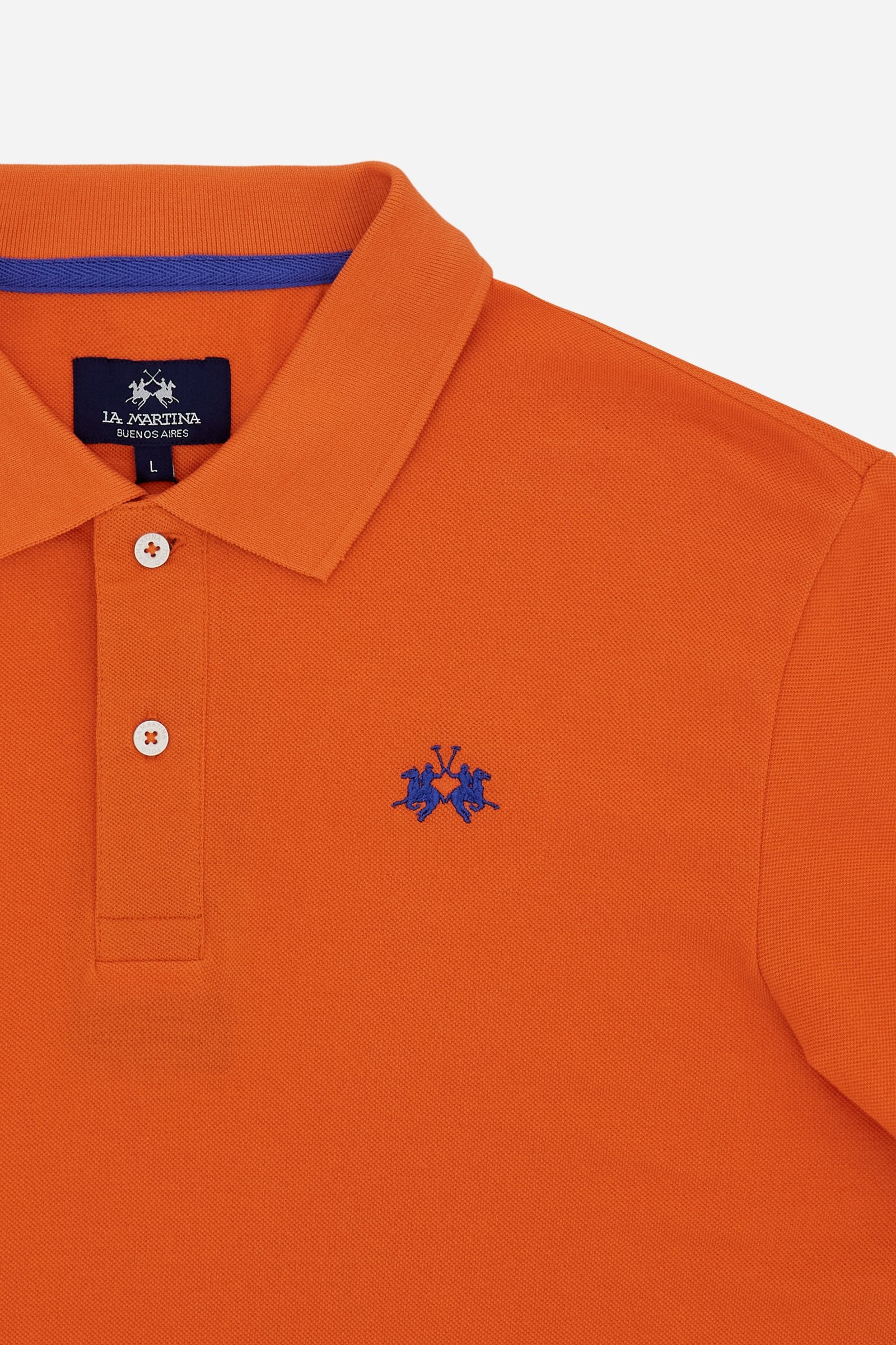 Men’s short sleeve cotton piqué polo shirt with regular fit, two-button placket and contrast brand logo. - Flame