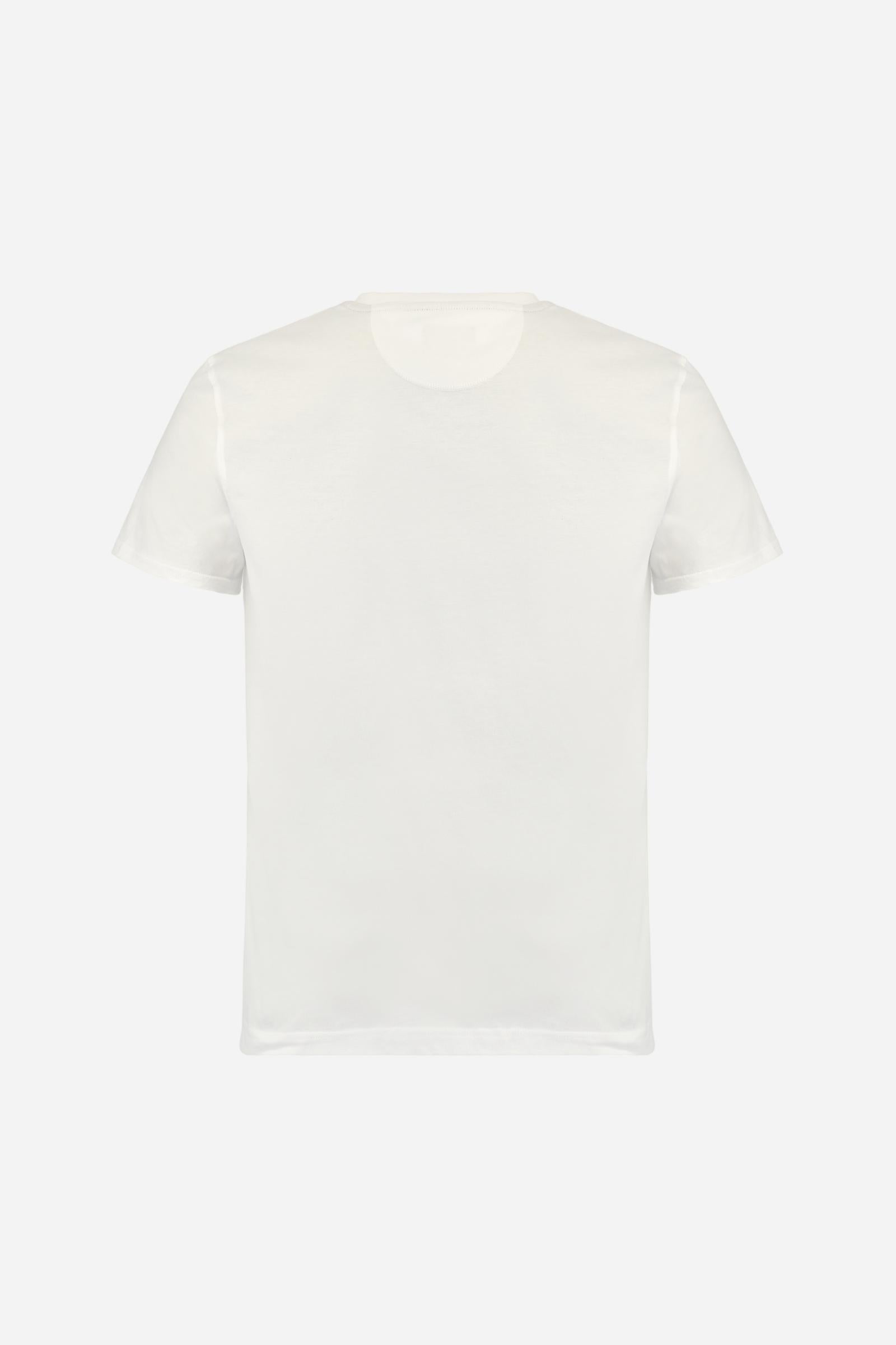 Men's plain short-sleeved T-shirt, made from 100% cotton. Large logo embroidered on the front. Regular fit. The model is wearing a size L. - Optic White