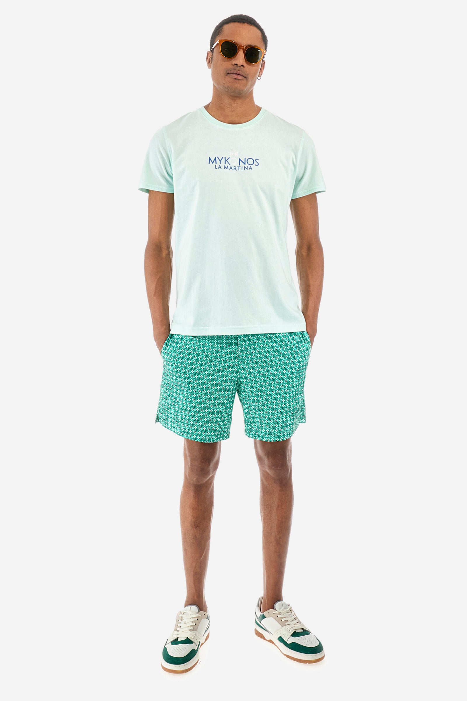 Men's short-sleeved T-shirt with a crew neck in a single colour. Made of 100% cotton. Printed on the front are the words "Mykonos" and "La Martina". On the back we find stylised prints inspired by Greece and the lettering that is also present on the front. Regular fit. The model wears a size L. - Honeydew