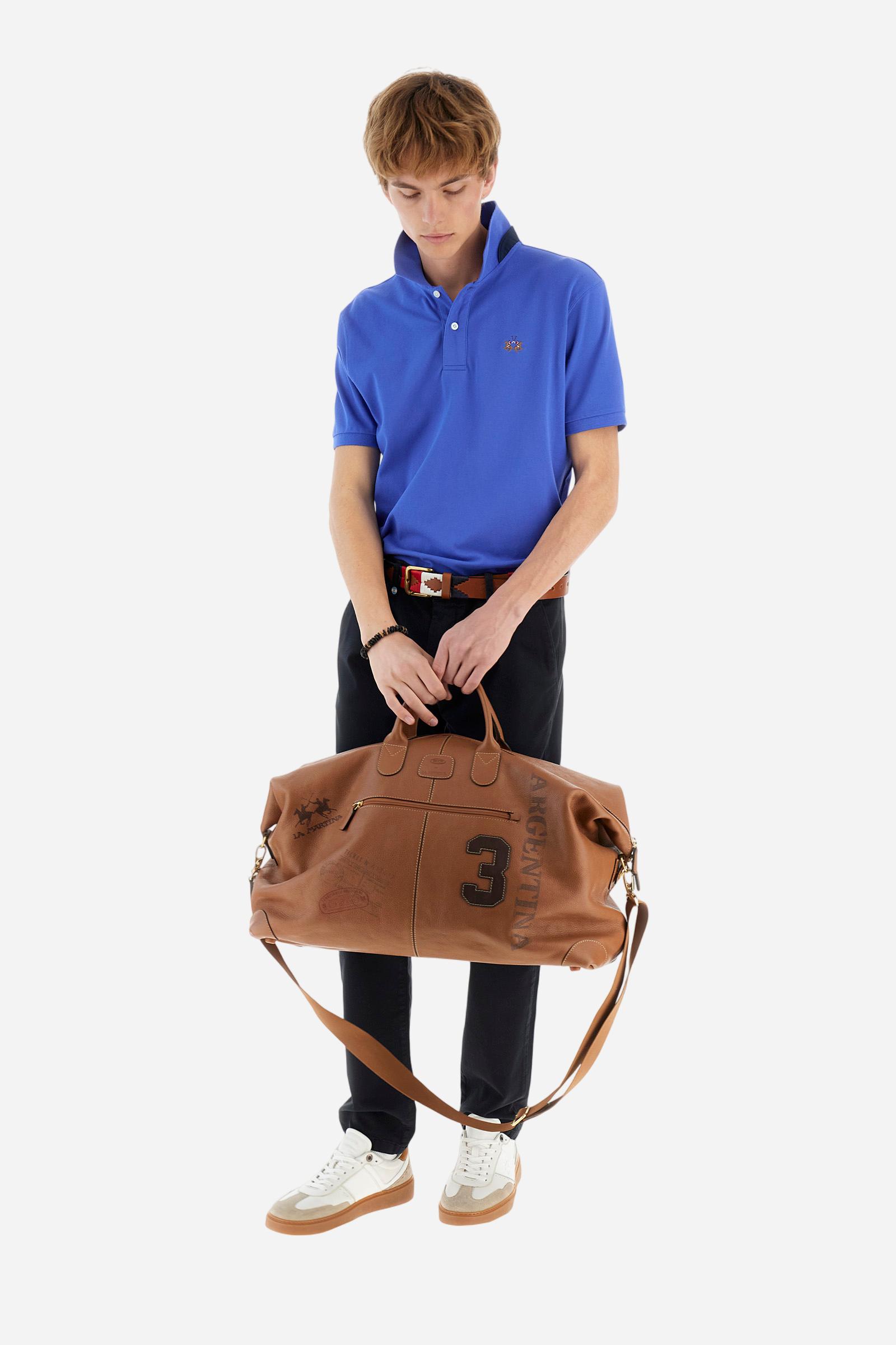 Men's plain short-sleeved polo shirt made from stretch piqué. Two-button fastening. The collar and cuffs are made from tone-on-tone ribbed fabric. Under the collar, there is a contrasting fabric panel with embroidered multicoloured lettering. The logo is embroidered on the left side of the chest in contrasting thread. Slim fit. The model is wearing a size L. - Dazzling Blue