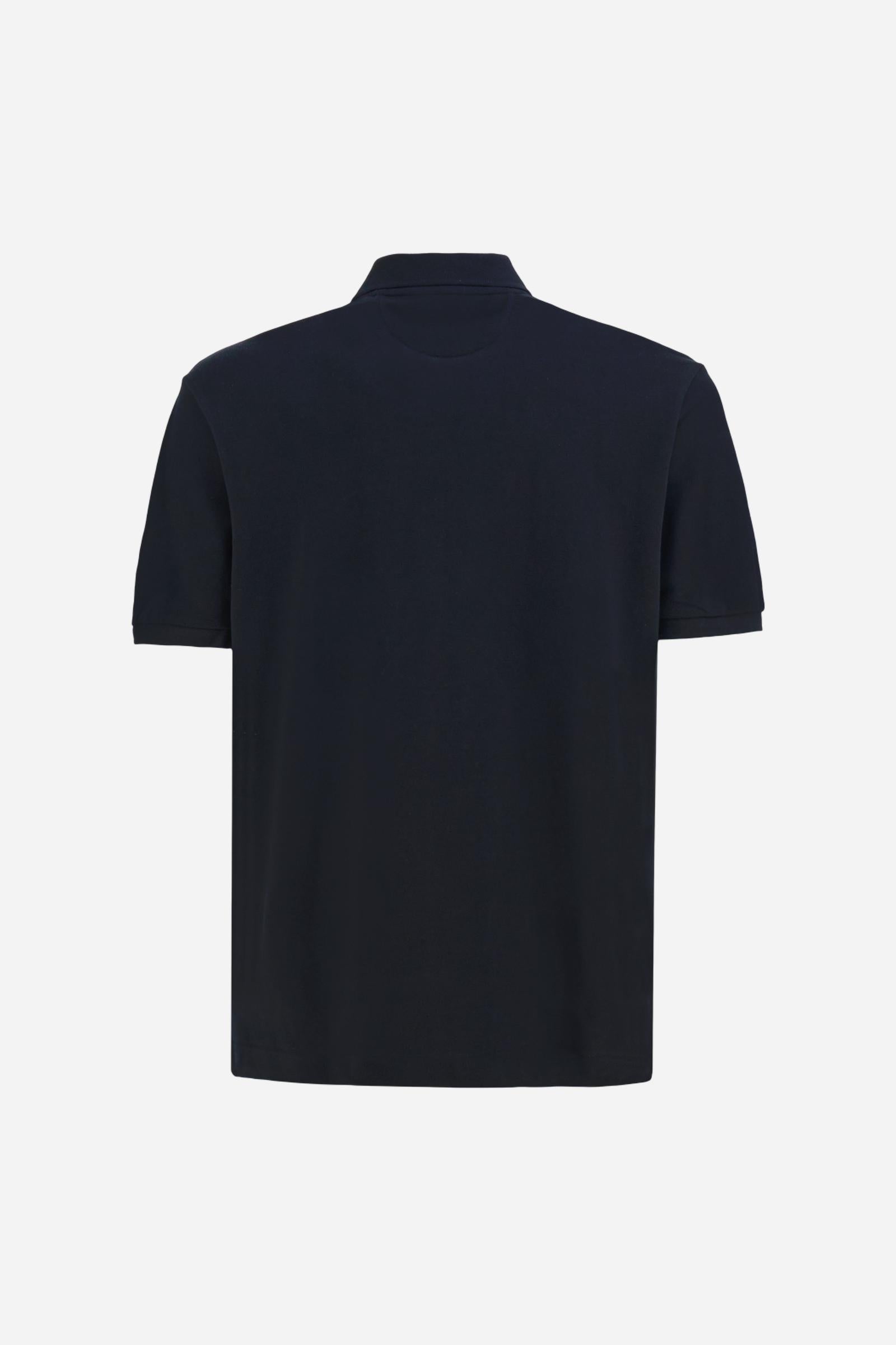Men's plain-coloured, short-sleeved, regular-fit cotton polo shirt. Contrasting La Martina logo sewn onto the chest. This versatile garment goes perfectly with a pair of jeans from the collection. - Black