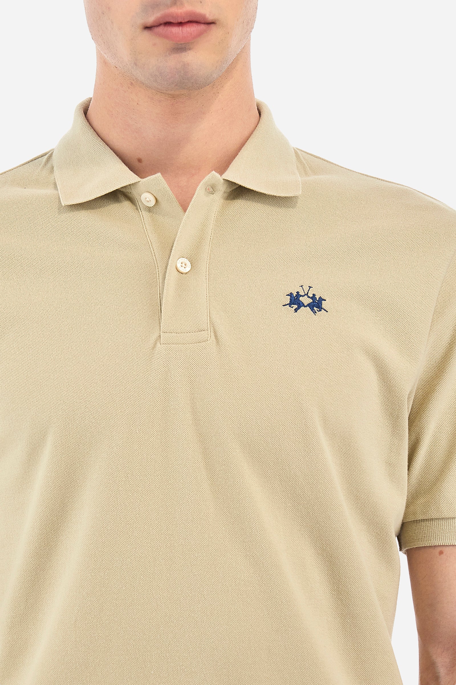 Men's plain-coloured, short-sleeved, regular-fit cotton polo shirt. Contrasting La Martina logo sewn onto the chest. This versatile garment goes perfectly with a pair of jeans from the collection. - Tidal Foam