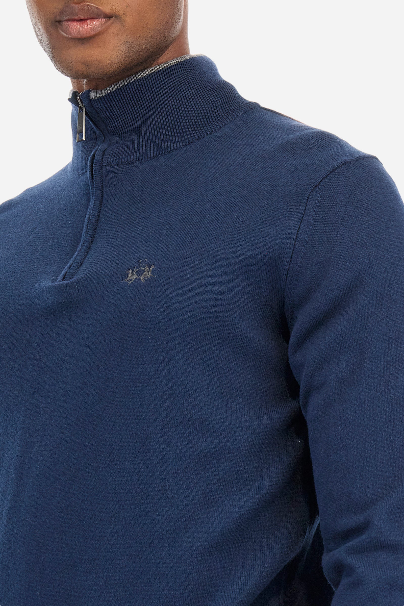 Men's plain mock polo neck pullover with long sleeves. Trimmed collar with a half zip, made from ribbed fabric to match the cuffs and hem. Made from a blend of cotton and wool. Featuring a small embroidered logo on the front. Regular fit. The model is wearing a size L. - Navy
