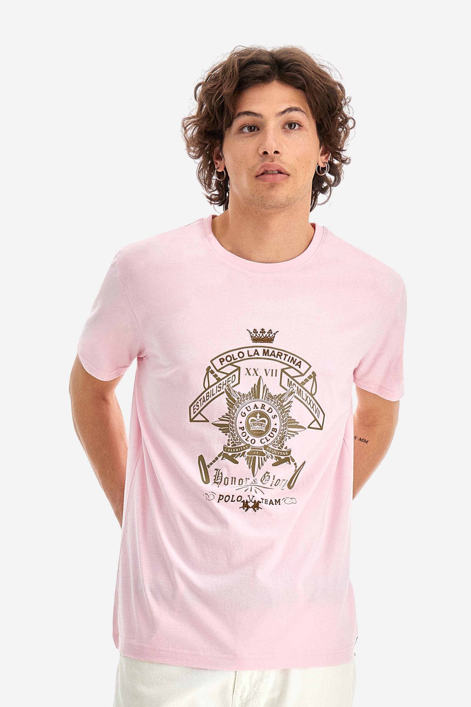 Single-colour short-sleeved men's T-shirt made of cotton jersey. Crew neck, with colour-contrasting jersey border inside. The front graphic is a large print featuring the Guards crest, and is enriched by the La Martina lettering and brand logo, both embroidered. The fit is regular. The model is wearing a size L. - Parfait Pink