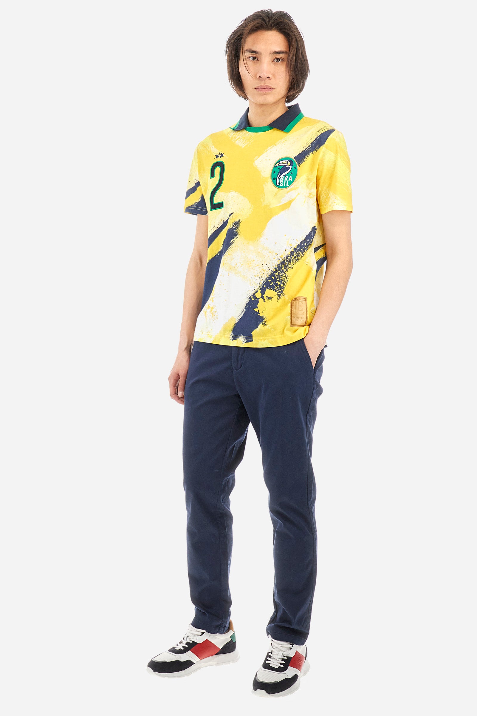 Men's multi-coloured short-sleeved polo shirt in 100% cotton. Crew-neck polo shirt with pointed collar featuring the representative colours of Brazil. On the chest there is a patch with the number 2 and a patch with a characteristic symbol of the nation. On the back we find the word "Brazil", the number two and other symbols. The logo is embroidered on both the front and back. The fit is regular. The model wears a size L. - SulphurSpring/OptWhi
