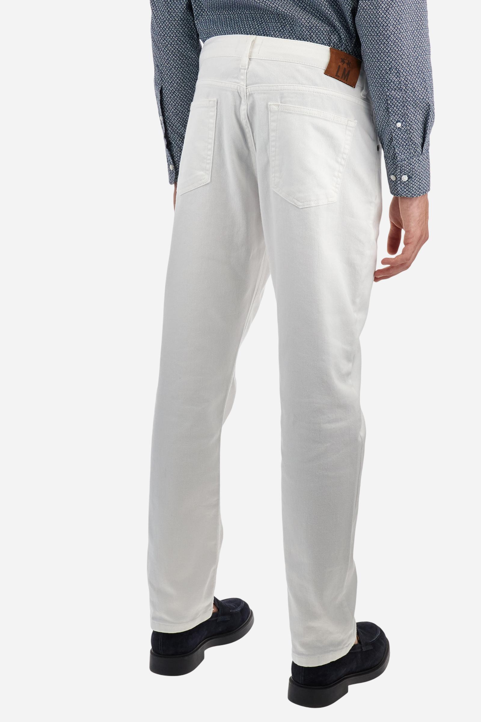 Men's single-colour trousers, in stretch cotton drill. Five-pocket style with straight leg. Zip and metal button fastening. On the front, under the belt on the right side, there is a small coin pocket and gunmetal rivets. On the back of the belt, on the right side, there is a personalised belt back in tan eco-leather with the brand logo. The fit is regular. The model is wearing a size 33. - Off White