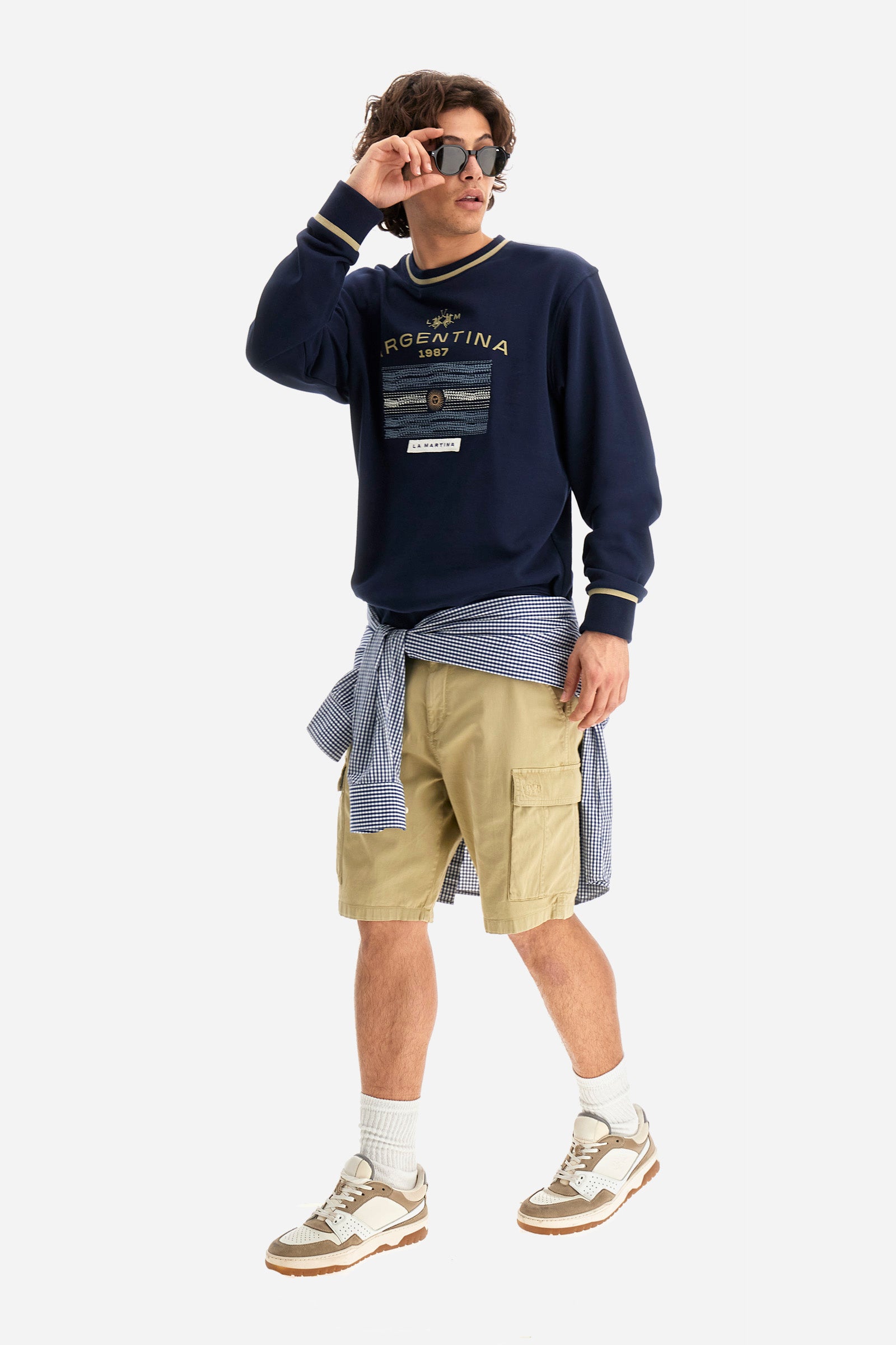 Men's crew-neck sweatshirt with long sleeves, single colour. Made in French terry cotton. The collar and cuffs are ribbed with a contrasting trim, while the waistband is also ribbed but in a matching colour. The large embroidery on the chest combines classic techniques, with workmanship that recalls a handmade spirit, together with the logo and initials of the brand. Regular fit. The model is wearing a size L. - Navy