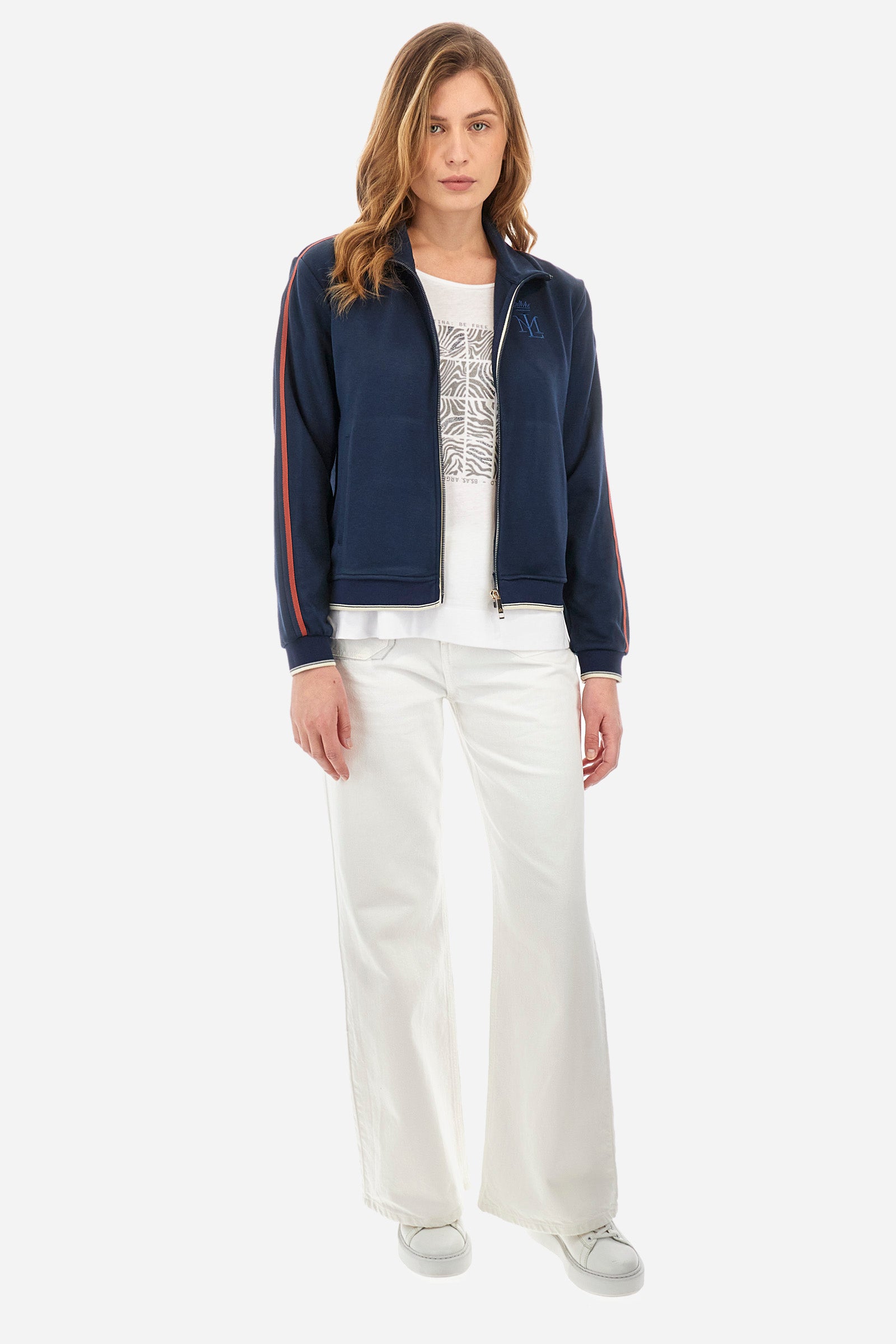 Single-colour short-sleeved T-shirt with a crew neck for women, made of 100% cotton. On the front there is a geometric print with an animal print and some lettering. A small logo is printed on the front. The fit is regular. The model wears a size 2. - Optic White