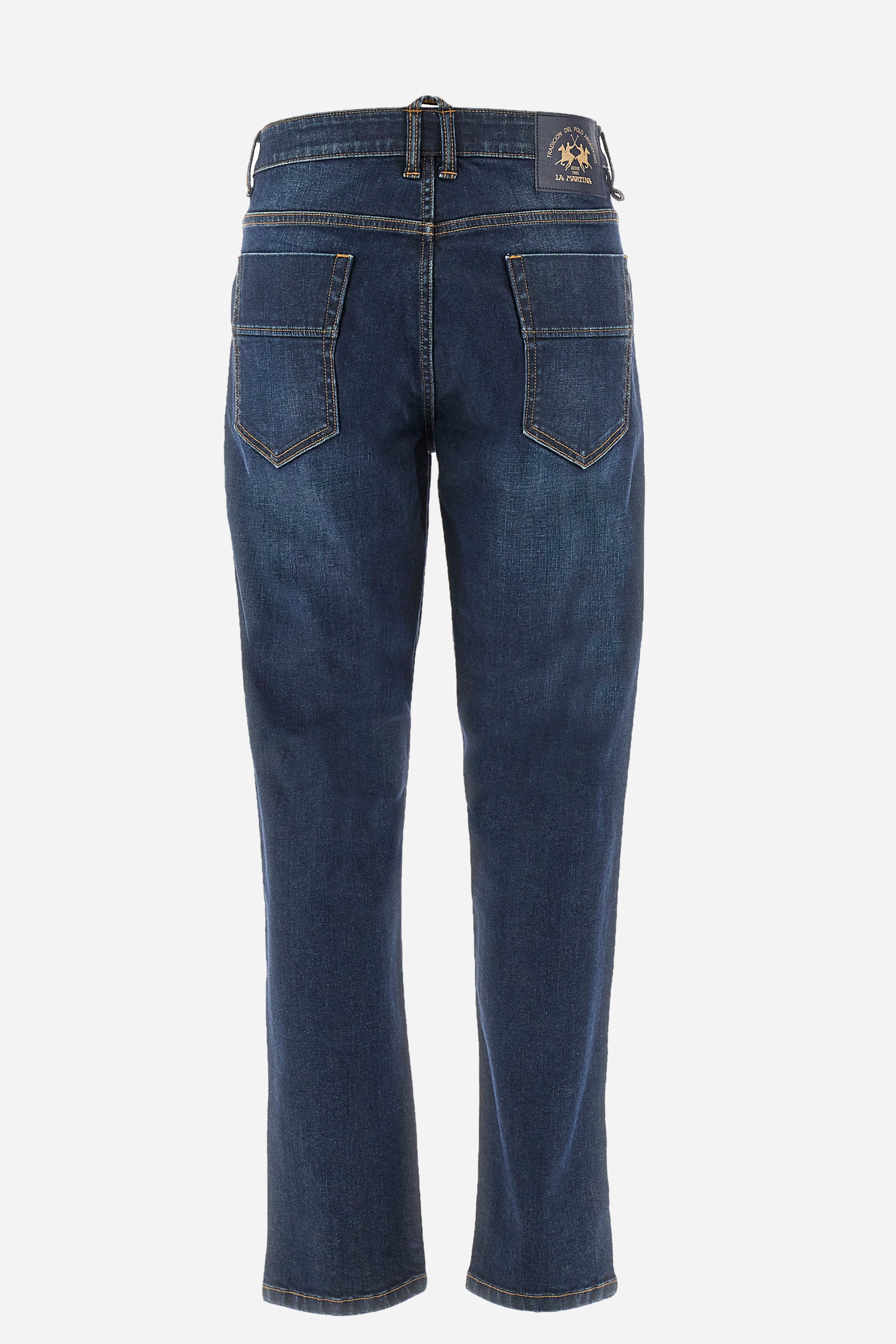 Men's plain 5-pocket jeans, made from 100% cotton. Complete with belt loops and a zip fly and button. Double front pocket with a small pocket on one side and double pocket on the back. The logo is embroidered on the front. Regular fit. The model is wearing a size 33. - Dark Indigo Denim