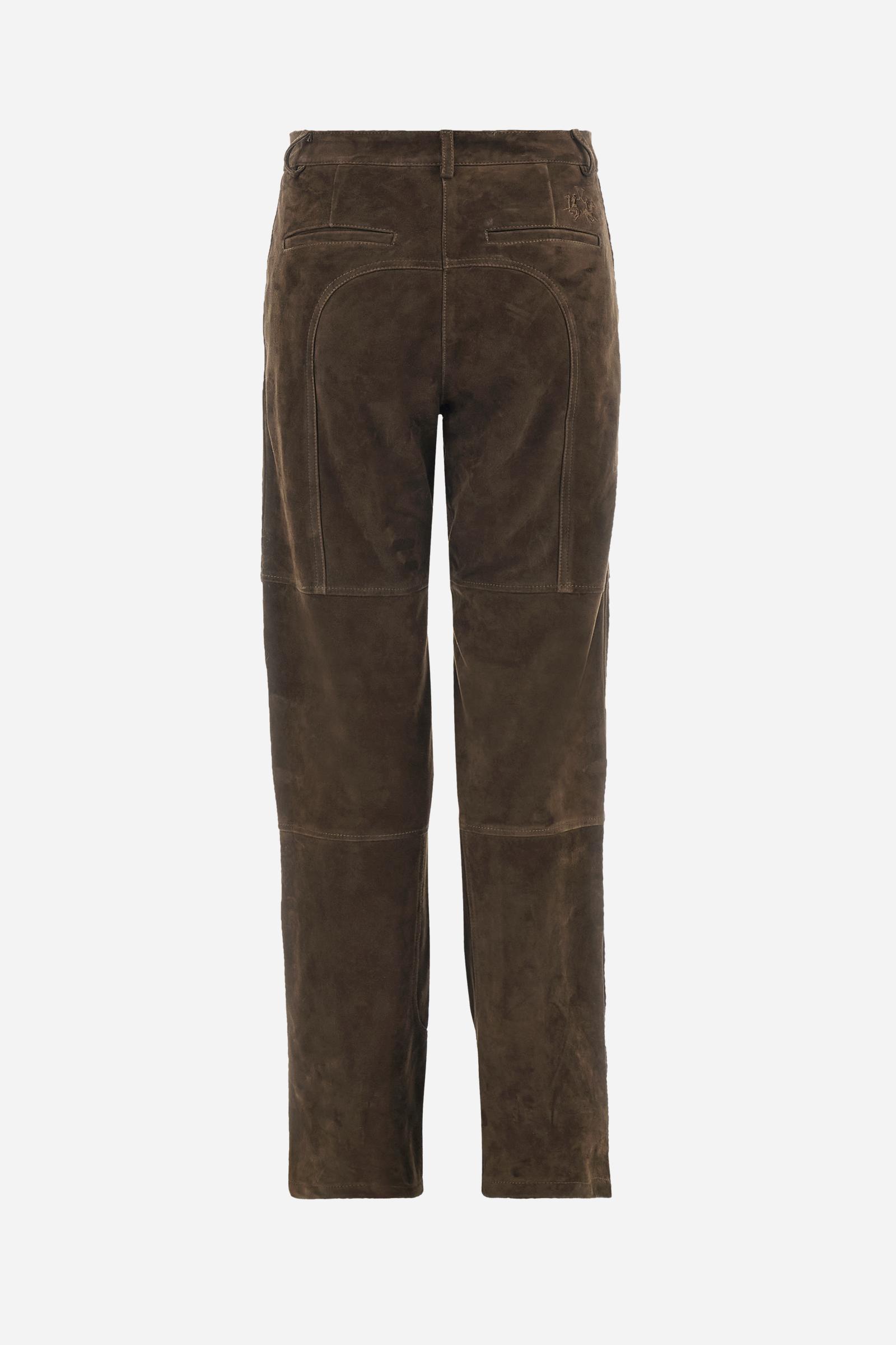 Women’s long trousers in soft suede with metal zip and personalised button closure. Vertical front zip pockets and snap buttons at the hem to customise the opening. Tone-on-tone embroidered logo above the back pocket. Straight fit with relaxed leg enhancing the silhouette without constraining it. The model wears size L. - Java