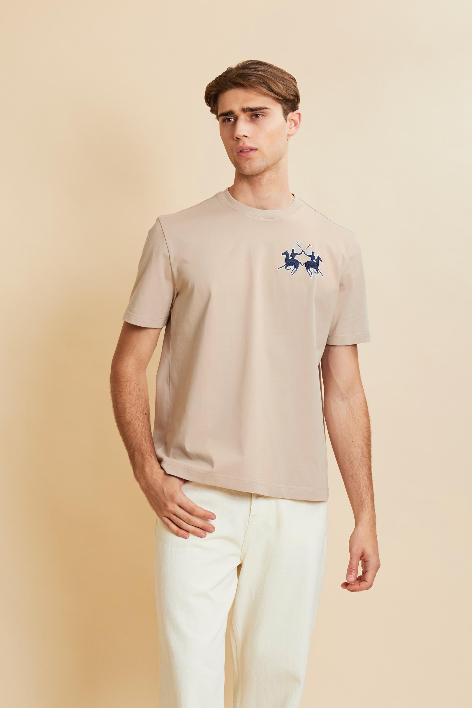 T-shirt in heavy cotton jersey with a structured, boxy fit. Dropped shoulders and clean lines. Large contrasting 3D embroidered logo on the chest. - Humus