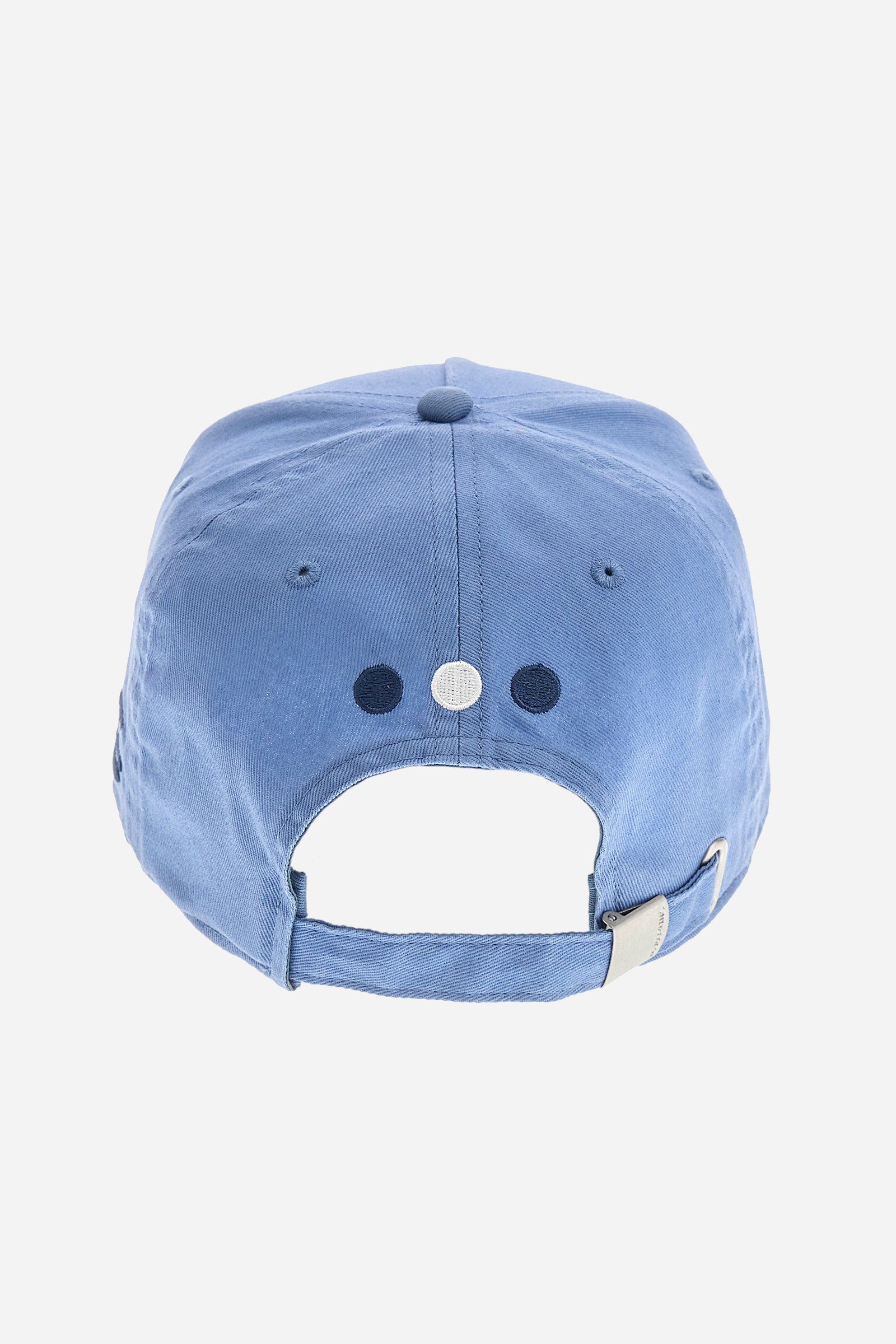 Unisex baseball cap in solid color, made of 100% cotton. Contrasting details and small La Martina logo embroidered on the front. On the side are embroidered initials of the nation to which is dedicated the accessory of the capsule Ciudades. Adjustable closure. - Blue Bell