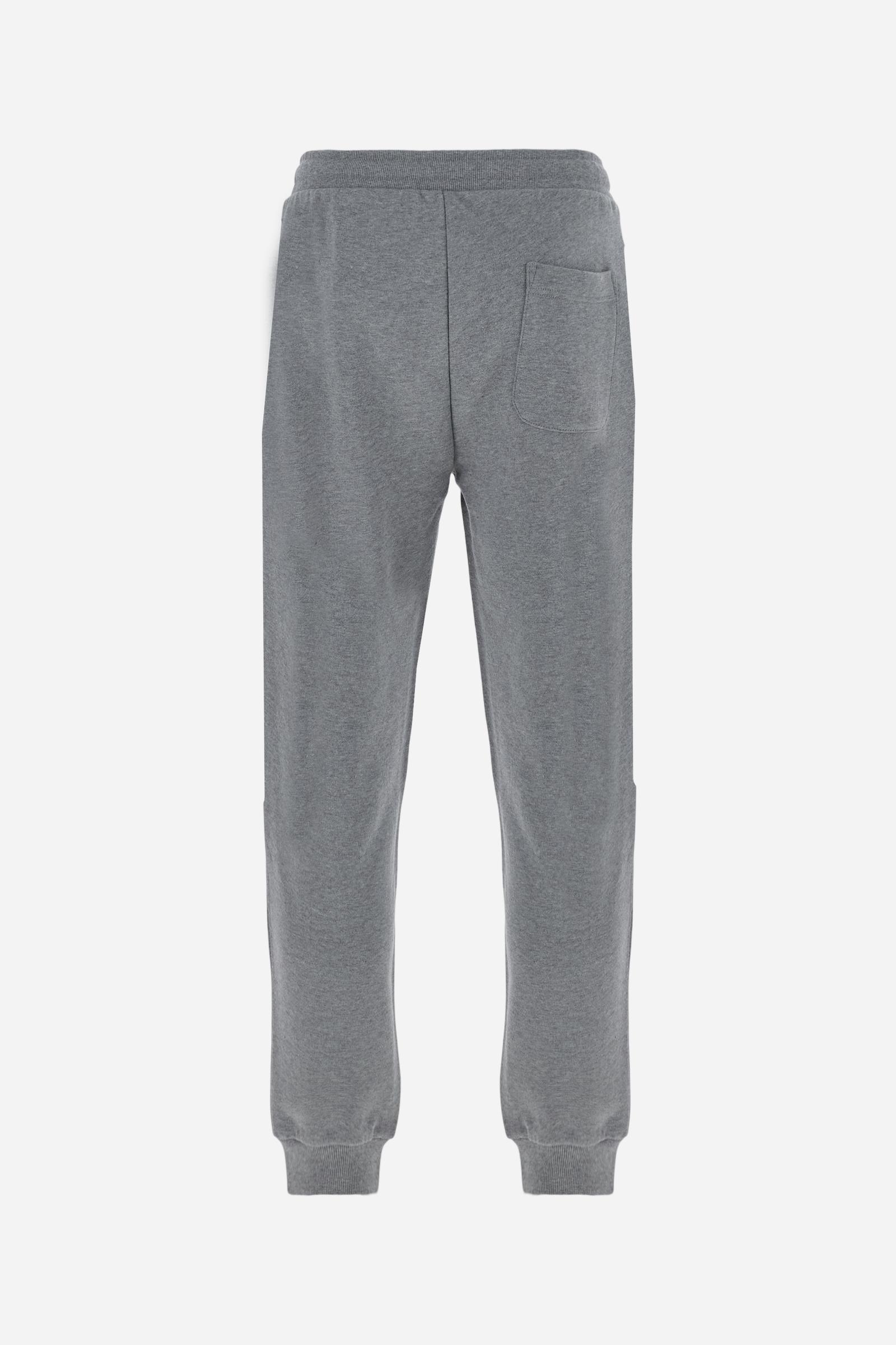 Men’s jogging pants in soft, warm-feel cotton. An essential sporty style with a regular fit, drawstring waist and small contrasting logo on the front. - Medium Heather Grey