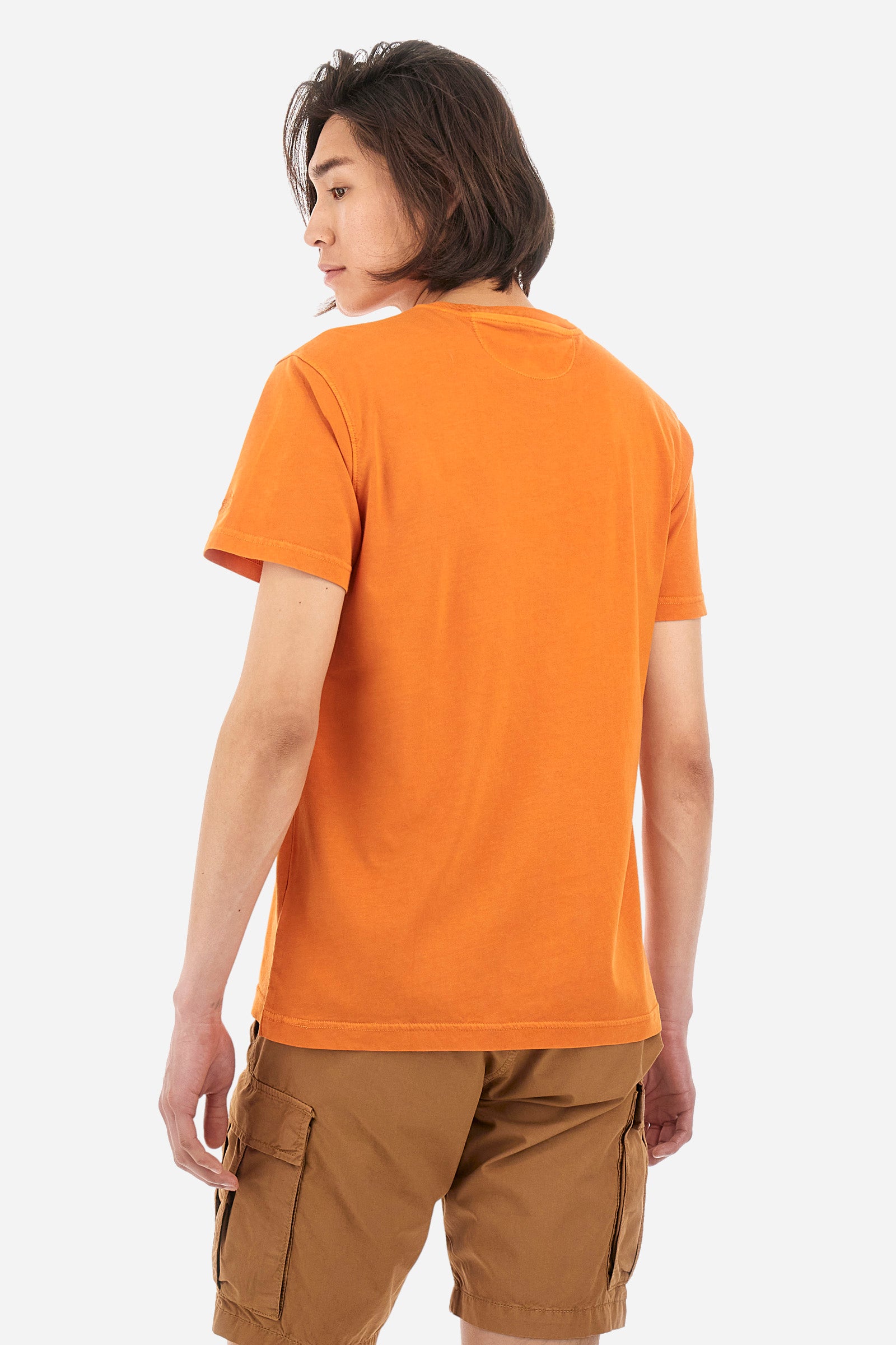 Men's short-sleeved T-shirt with a crew neck in a single colour. Made of 100% cotton. On the front we find the writing "La Martina". A small logo is embroidered tone-on-tone on one of the sleeves. Regular fit. The model wears a size L. - Marmelade