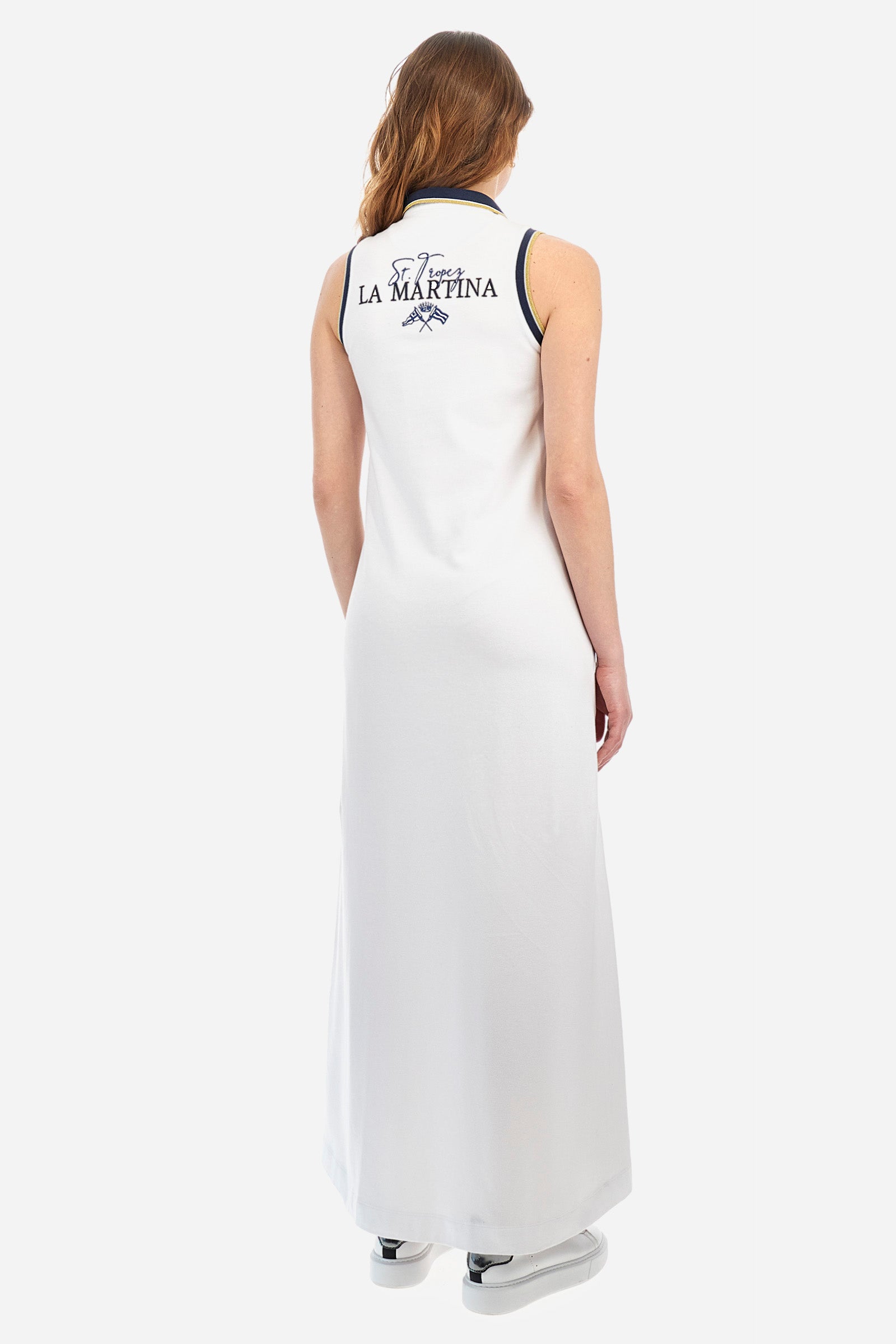 Single-colour sleeveless dress made of elasticated cotton. French collar. With a V-neck and two-button fastening. Armholes and collar in a different shade from the main garment, for a contrasting effect. Soft, straight-cut, foot-length silhouette. Featuring two front welt pockets. Featuring a small embroidered logo on the front. The back features printed symbols and the words "St.Tropez" and "La Martina". The fit is regular. The model wears a size 2. - Optic White