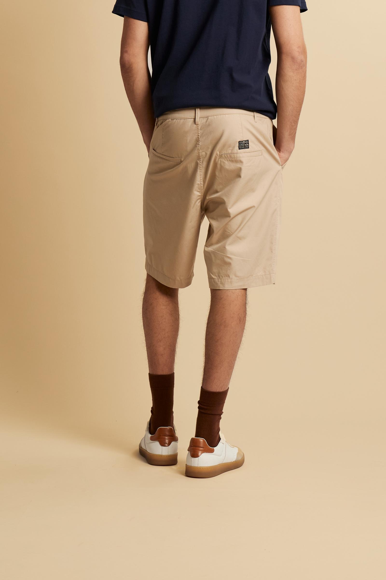 Men’s cotton poplin bermuda shorts with regular fit and knee length. American pockets and Black Edition label. - Humus