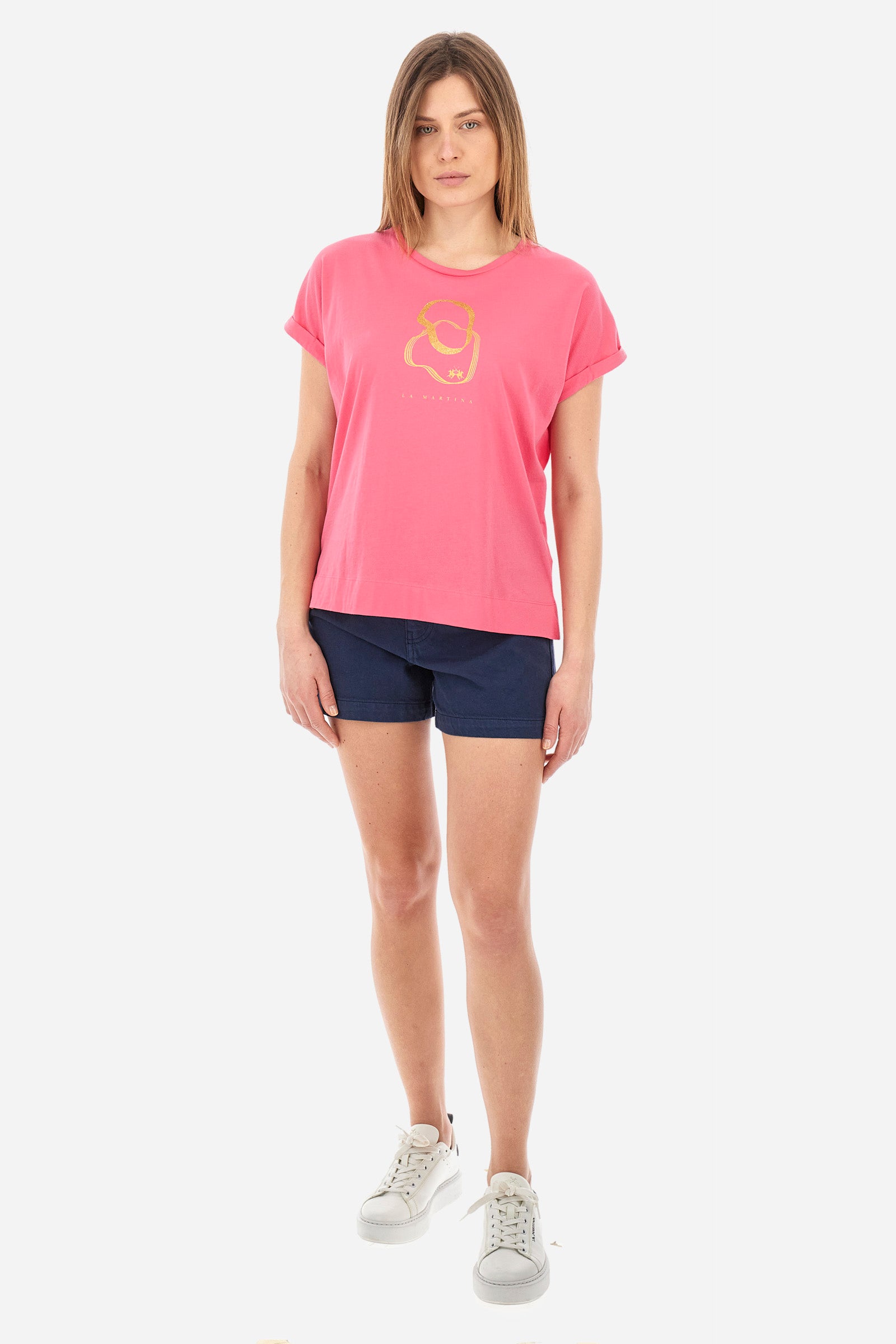 Women’s crew neck short-sleeved t-shirt in solid color, made of 100% cotton jersey. On the front a mini logo and a graphic in contrasting tones recall the summer capsule collection and exclusive Polo Club Grand Hotel. Sleeve with small lapel. The fit is regular. The model wears a size 2. - Hot Pink
