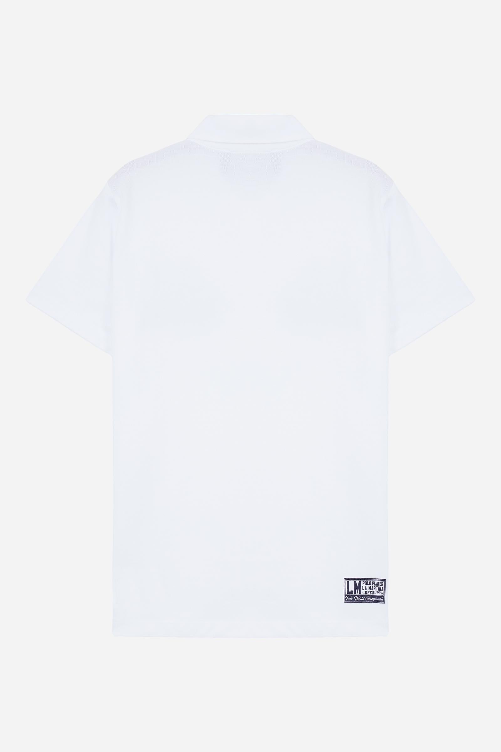 Short-sleeved polo shirt for boys made from lightweight 100% cotton jersey in a solid colour. The style features a regular fit, ribbed collar and buttoned front opening. Contrast graphics on the front, maxi lettering and the number “3” give the garment an iconic, sporty character. The brand logo is embroidered on the chest, while the patch label on the back completes the design with a distinctive detail. - Optic White
