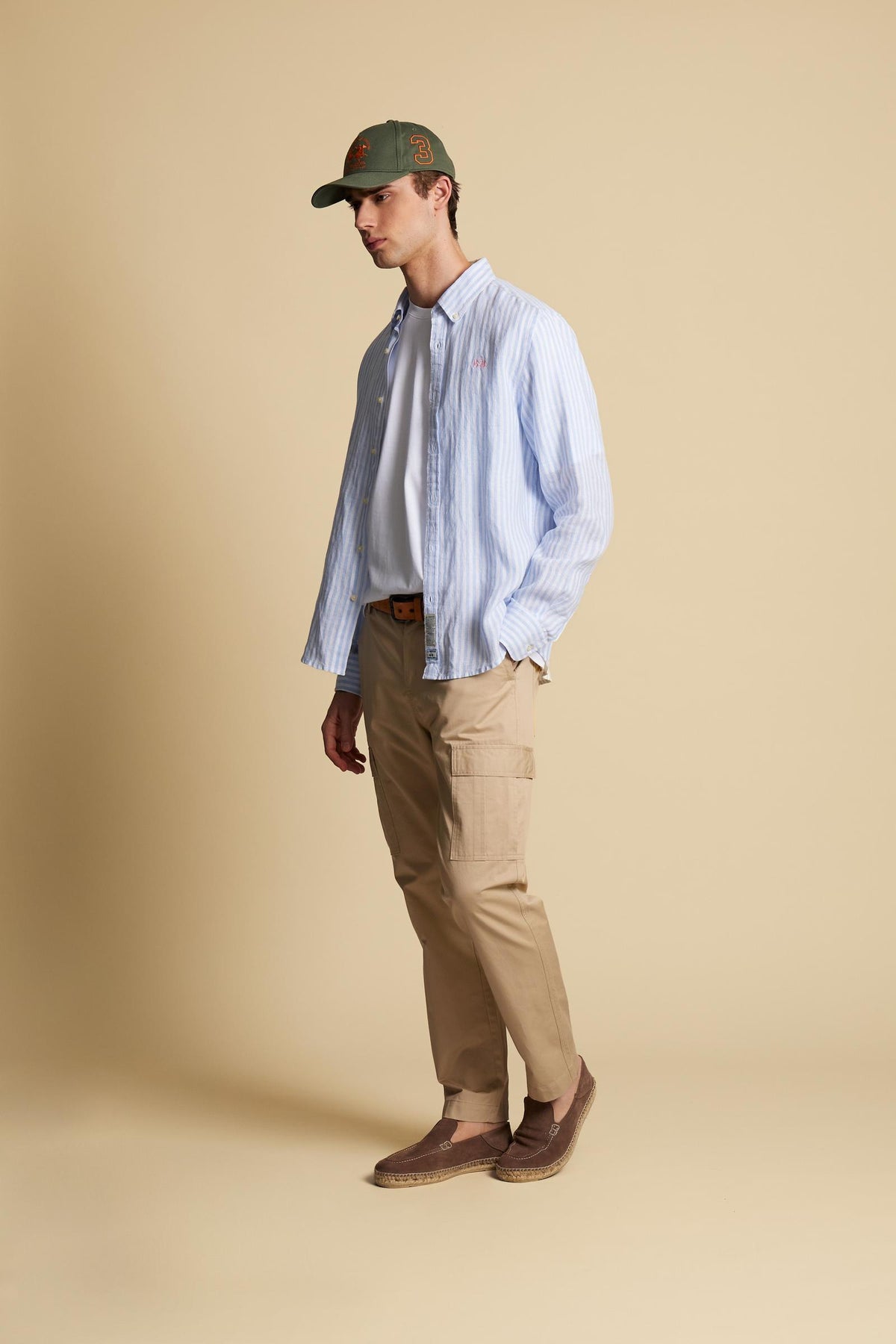 Men’s striped linen long-sleeve shirt with button-down collar. Regular fit and contrast embroidered logo on the chest. - Skyway/Optic White                                                                                                                                                                                                                                                                                                                                                                                     