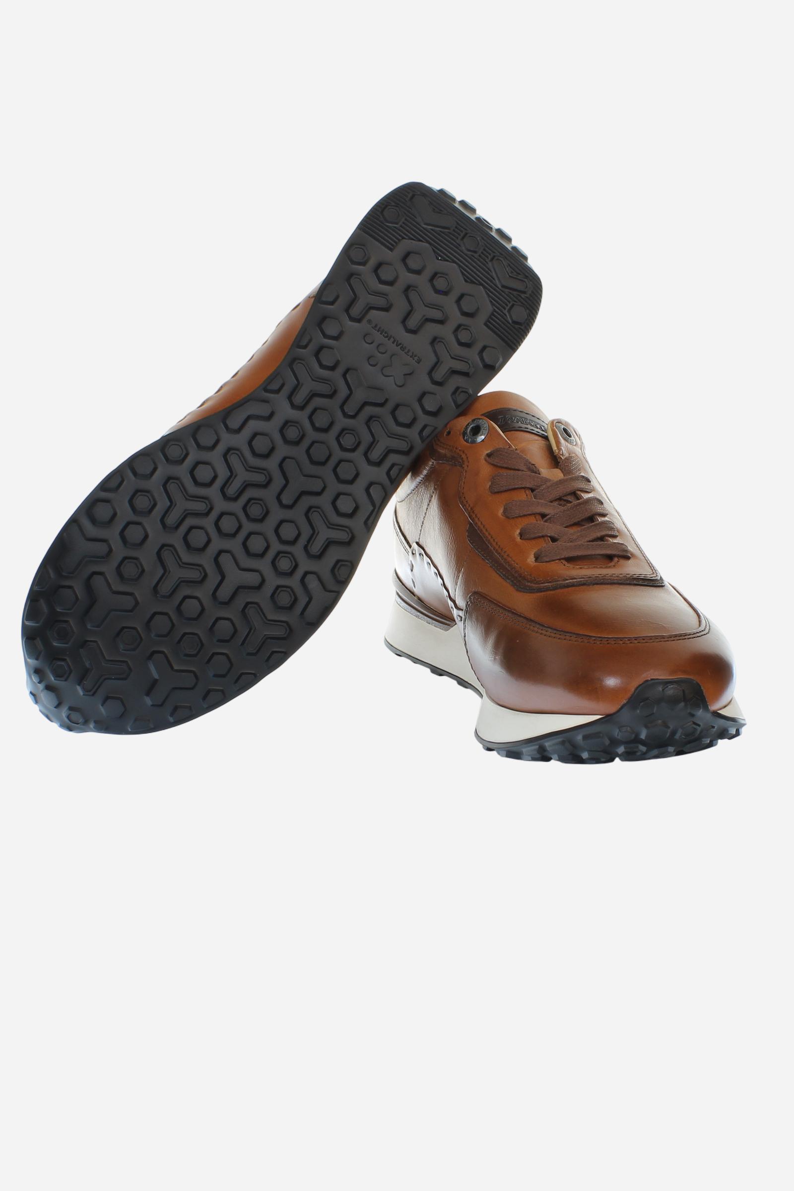 Sporty and elegant leather trainers with ultralight technical soles in XL Extralight EVA. Perfect for anyone in search of comfort, performance and handcrafted details. - COGNAC