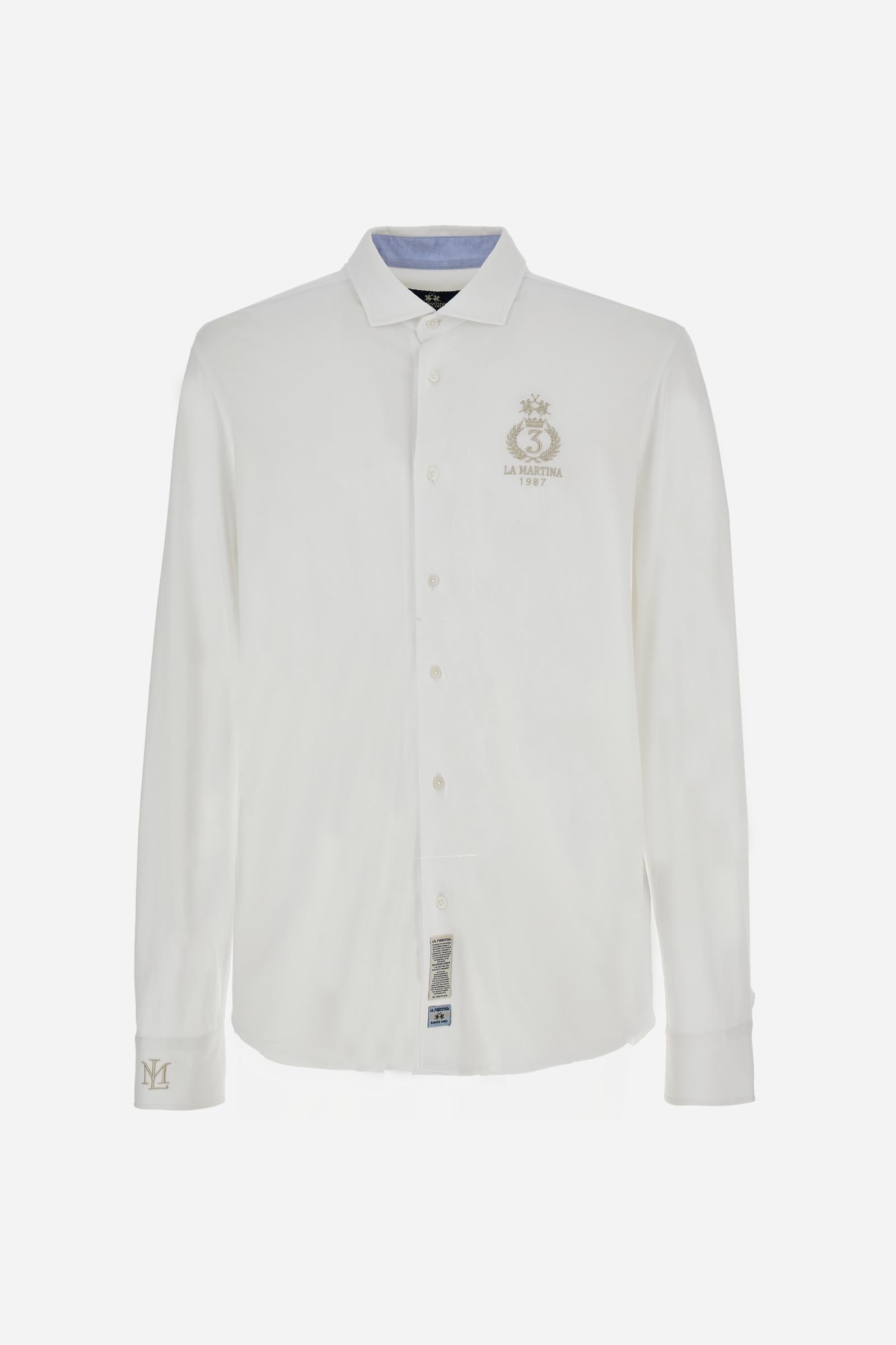 Men's long-sleeved shirt with semi-cutaway collar. It is made of 100% cotton piqué with contrasting details on the inside of the collar. The logo is embroidered on the chest with subtle Polo Club-inspired customisation. The fit is regular and offers a classic, relaxed silhouette. The model is wearing a size L. - Optic White