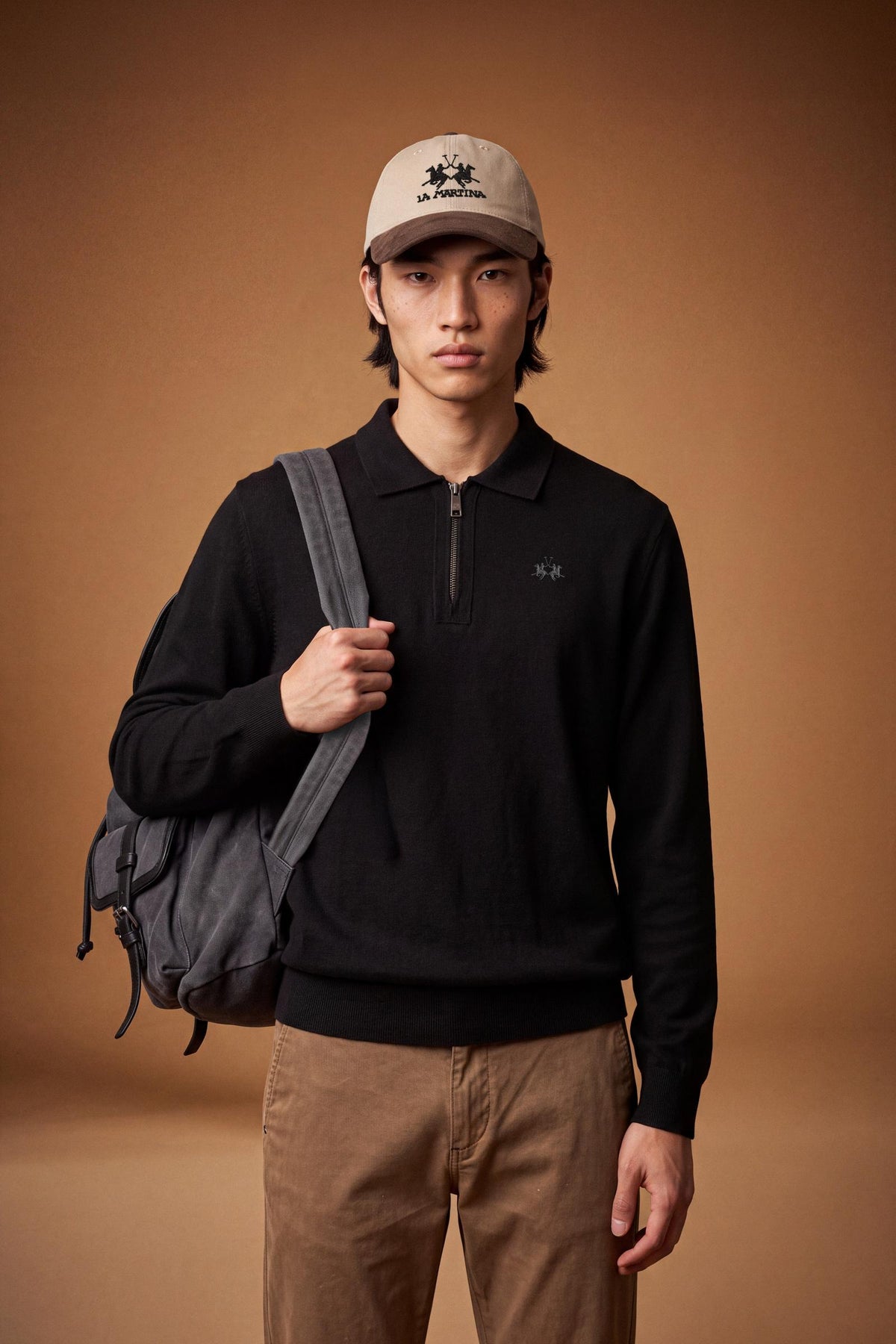 Men's long-sleeve sweater in 100% fine wool with a regular fit, knitted polo collar, half-zip front, natural shoulders, and tone-on-tone embroidered logo. - Black