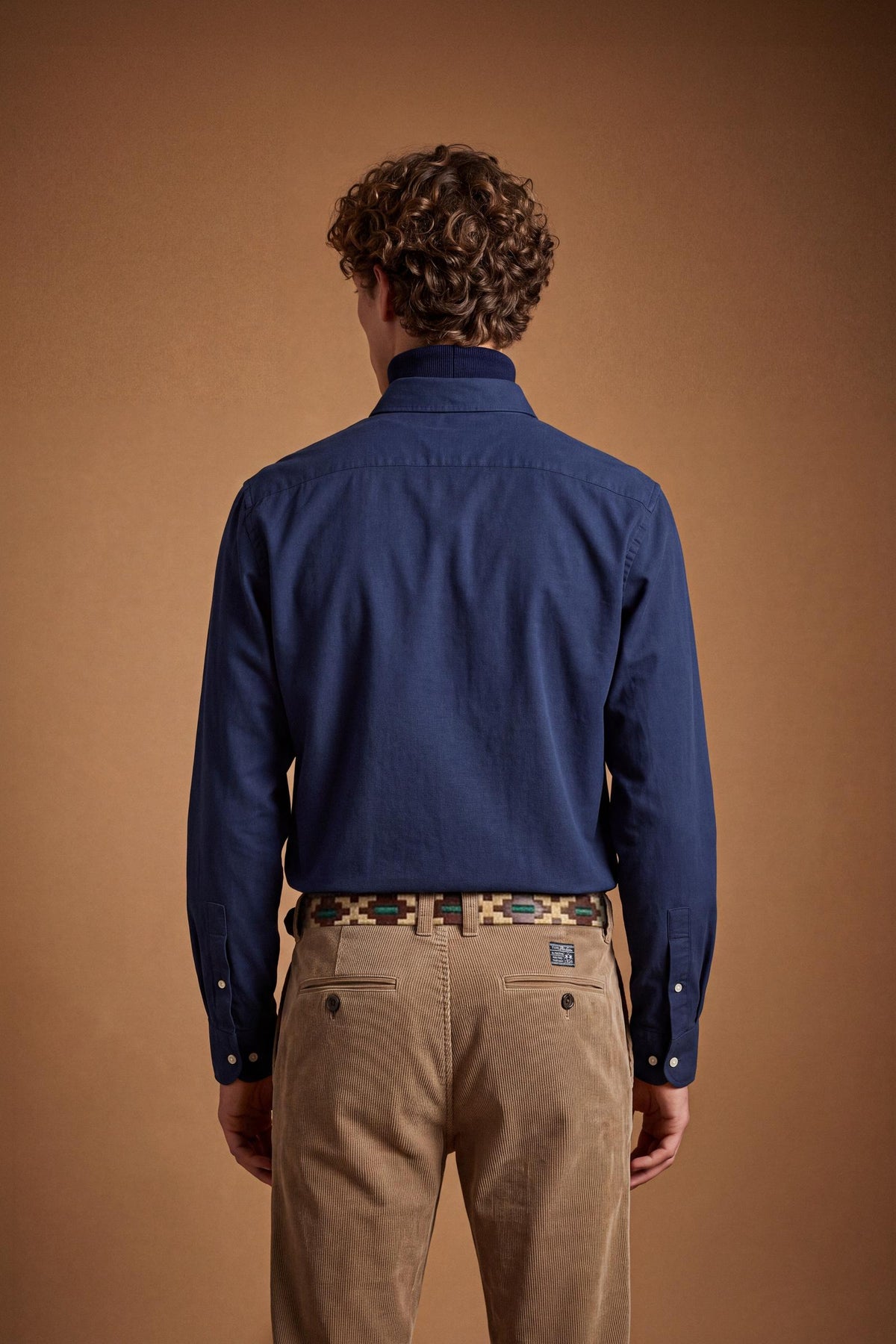 Men’s long-sleeve 100% cotton Oxford shirt with a soft texture, regular tailored fit, button-down collar, mother-of-pearl buttons, and detailed embroidered patches. - Navy