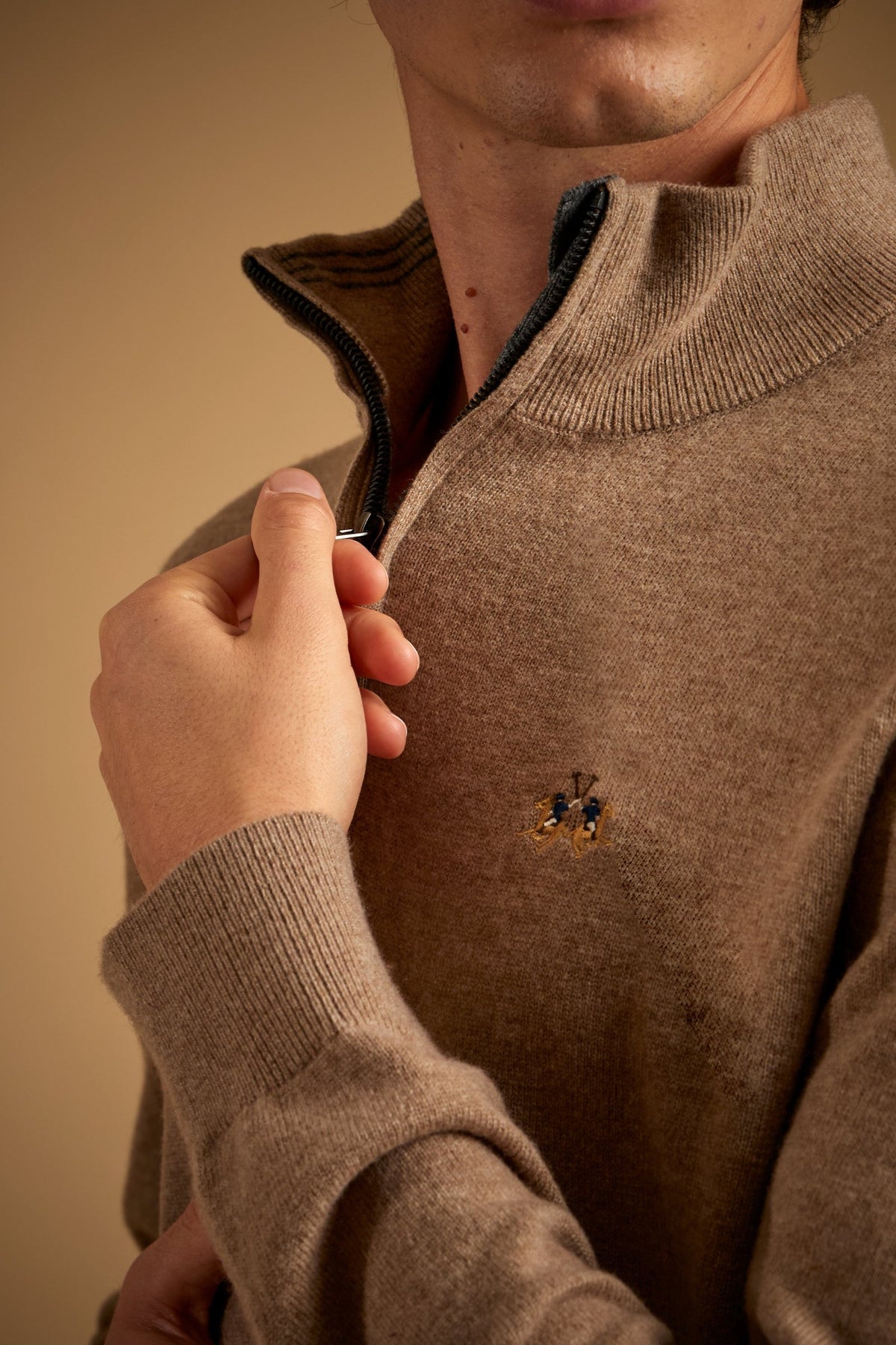 Herren-Pullover mit halbem Reißverschluss aus Lammwolle mit dreifarbigem Logo – Etor