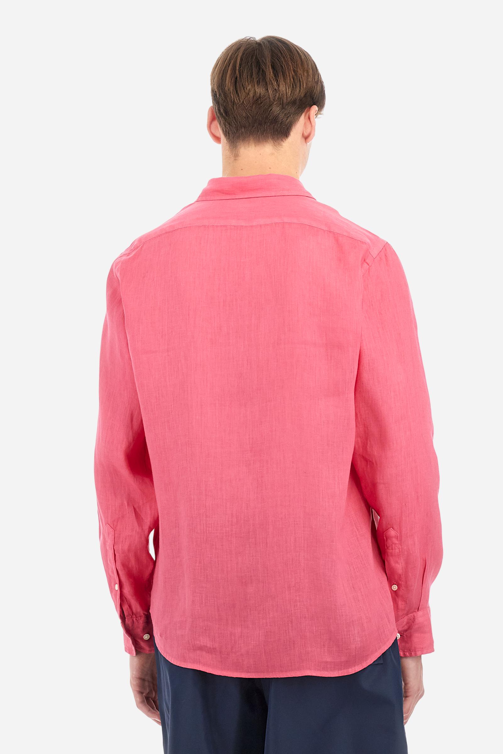 Men's plain long-sleeved shirt made from linen canvas. Button-down collar. Two fabric patches, depicting the brand's certification and the Argentine flag, are sewn on the hem of the garment. A tone-on-tone logo is embroidered on the left side of the chest. Regular fit. The model is wearing a size L. - Honey Suckle