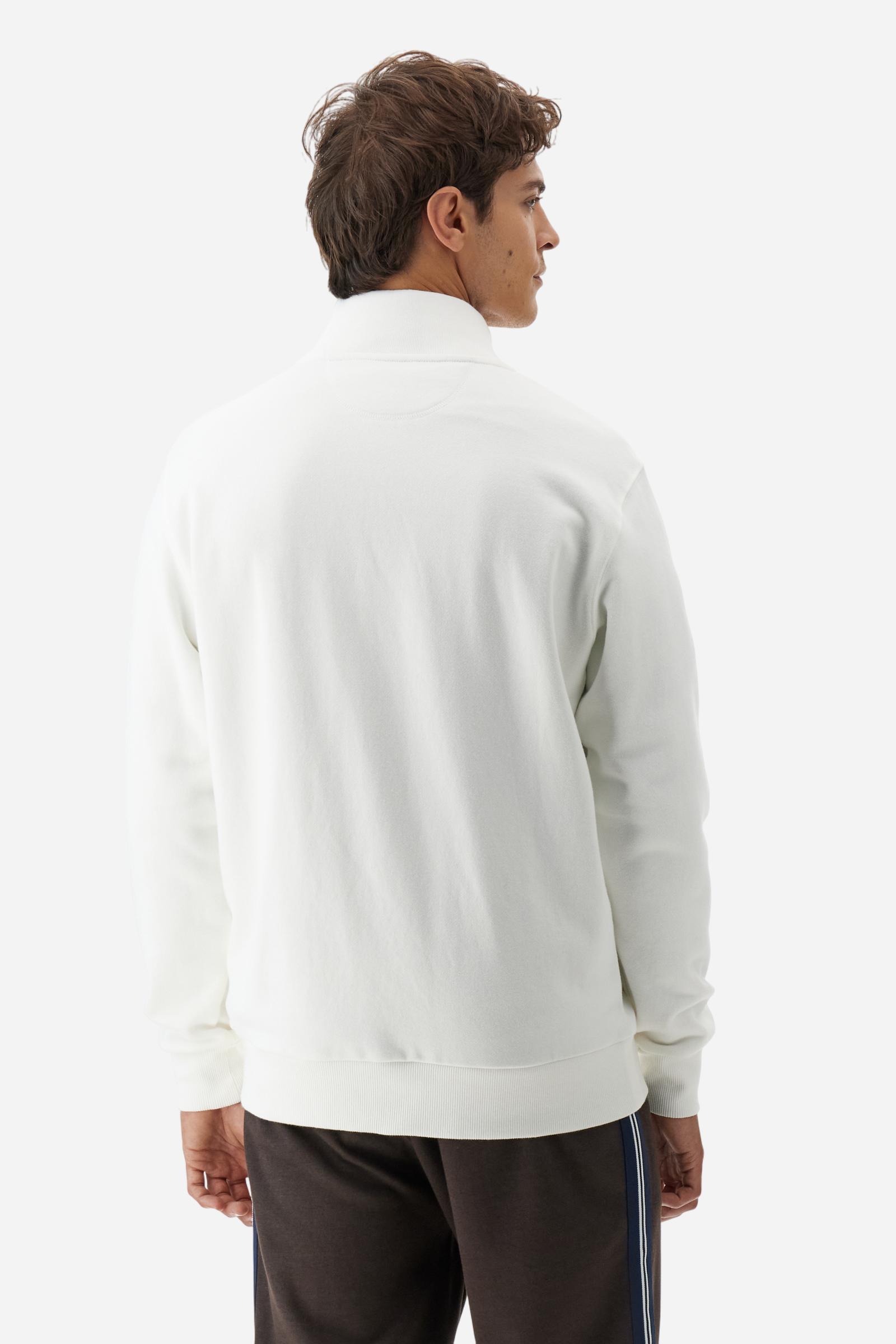 Men's long-sleeved solid colour sweatshirt. It is made of comfortable 100% cotton fleece with a soft-brushed feel. Model with high ribbed neck and front zip opening. Solid colour ribbed cuffs and waistband. The large contrasting brand team logo is embroidered on the chest. A contrasting colour fabric number patch is applied to the right sleeve. The model has a regular fit that offers a comfortable, relaxed silhouette. The model is wearing a size L. - Off White