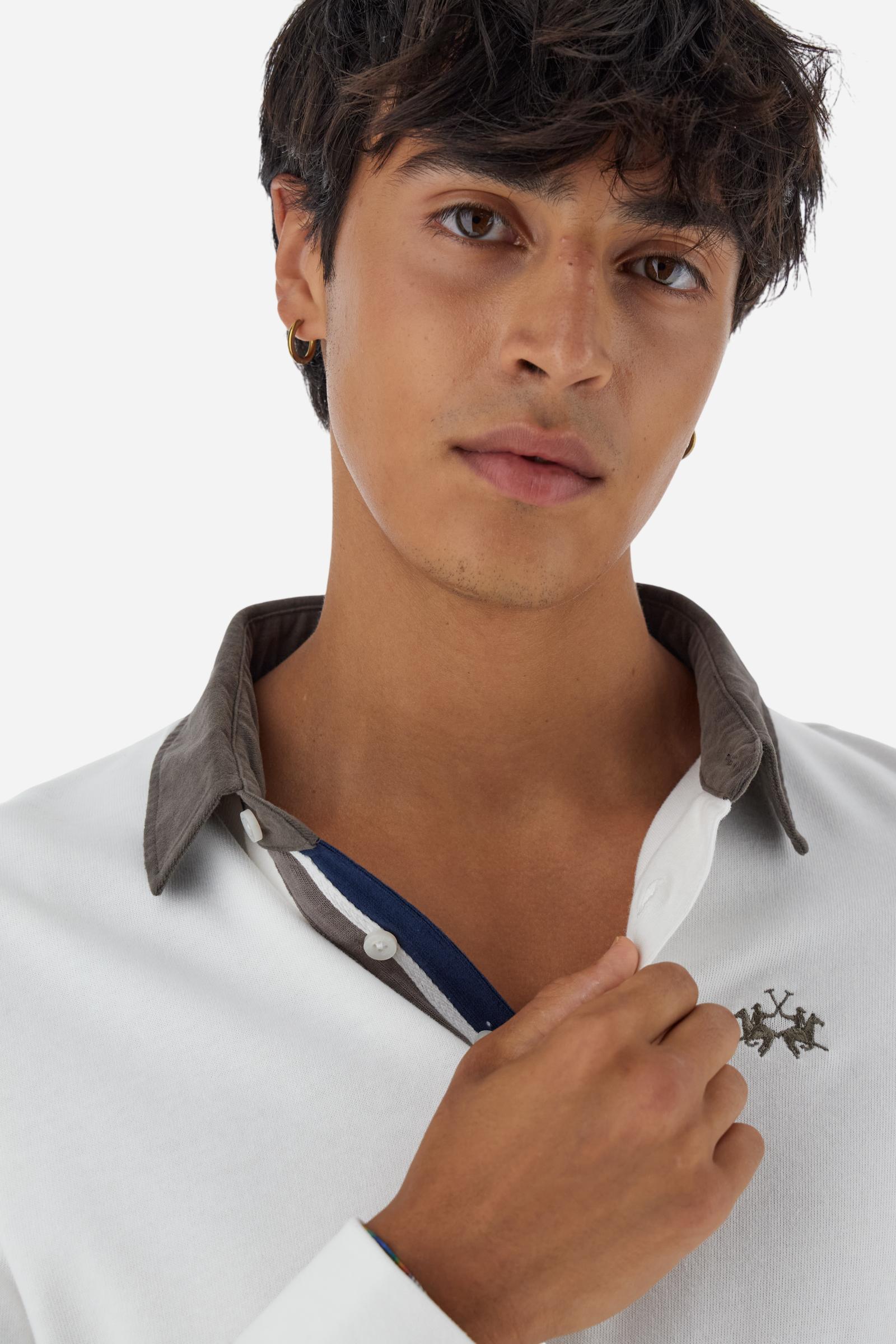 Classic men’s long-sleeve polo in soft-touch 100% cotton jersey. Contrast gabardine collar, three-button placket with multicolor striped tape. Iconic La Martina lettering printed in contrast under the collar. Small contrast logo embroidered on the chest. Regular fit for a balanced silhouette. Model wears size L. - Off White
