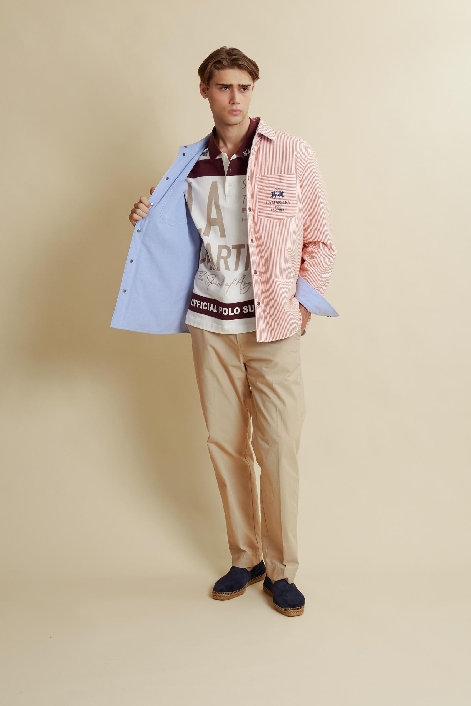 Men’s reversible overshirt crafted from solid cotton oxford on the inside and striped shirting cotton on the outside. Light polyester padding makes it ideal for mid-season wear. Contemporary straight fit with snap-button closure and chest pocket. Contrast embroidered logo on the outer pocket and printed logo inside at the back neckline. The model wears size L. - GoldenPoppy/OptWhite                                                                                                                               