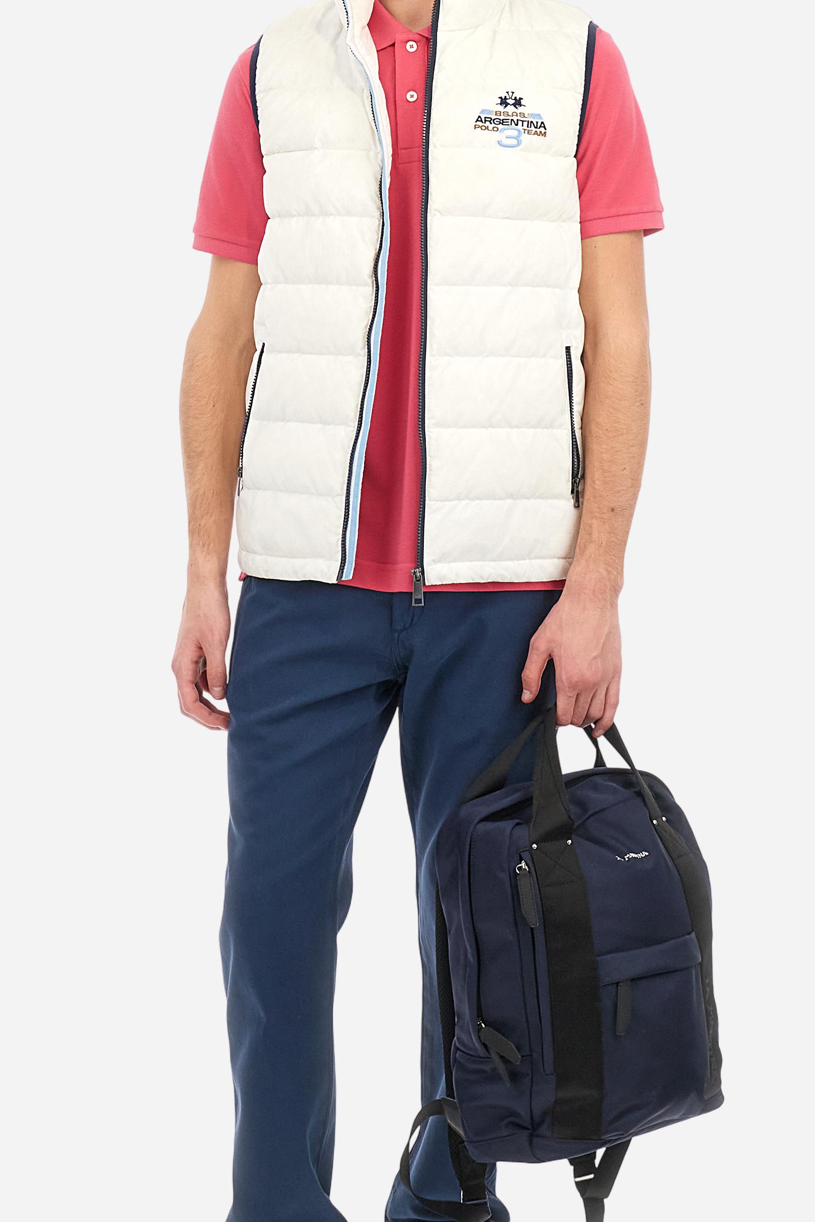 Men's plain-coloured, short-sleeved, regular-fit cotton polo shirt. Contrasting La Martina logo sewn onto the chest. This versatile garment goes perfectly with a pair of jeans from the collection. - Honey Suckle