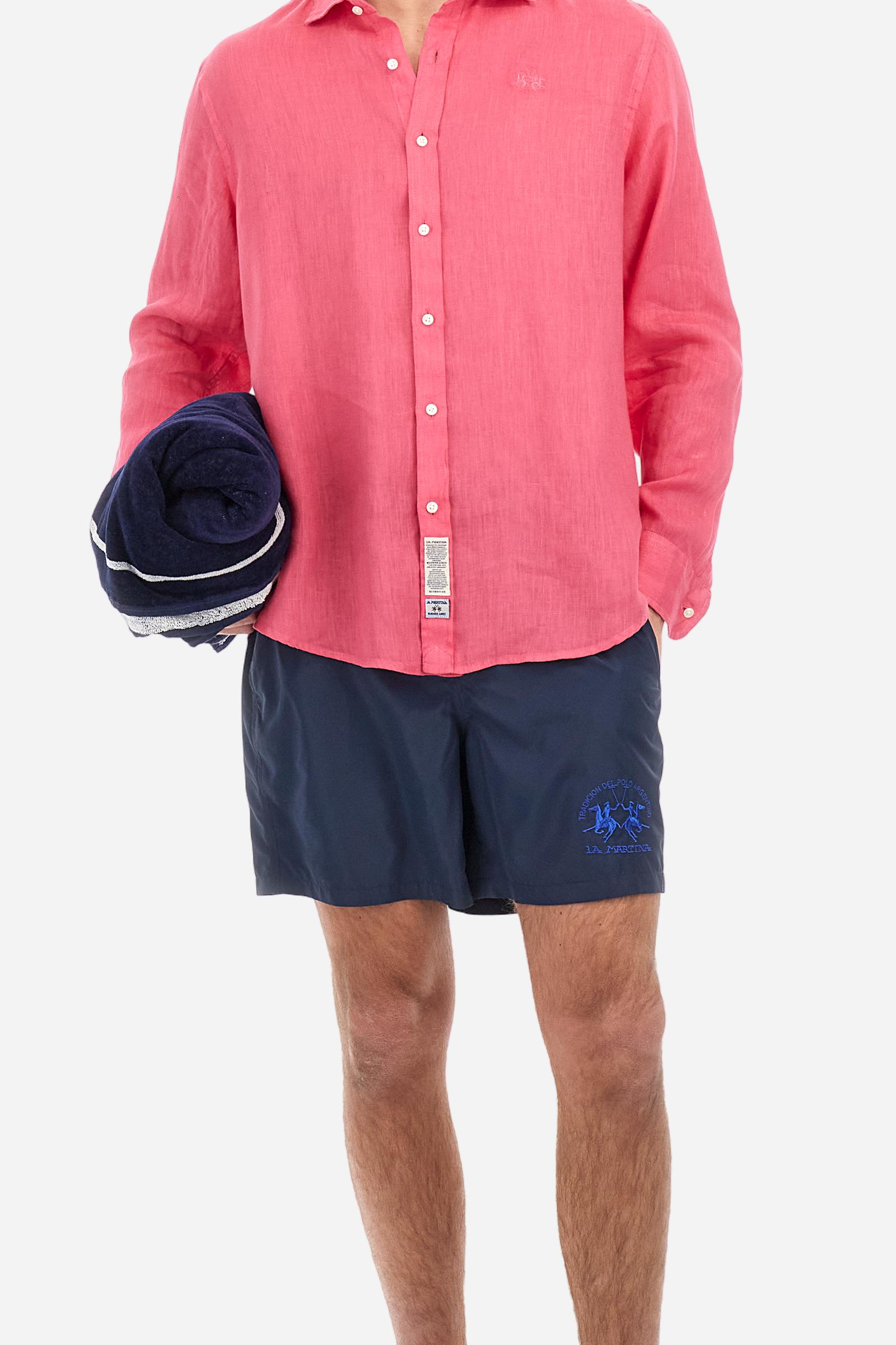 Men's plain long-sleeved shirt made from linen canvas. Button-down collar. Two fabric patches, depicting the brand's certification and the Argentine flag, are sewn on the hem of the garment. A tone-on-tone logo is embroidered on the left side of the chest. Regular fit. The model is wearing a size L. - Honey Suckle