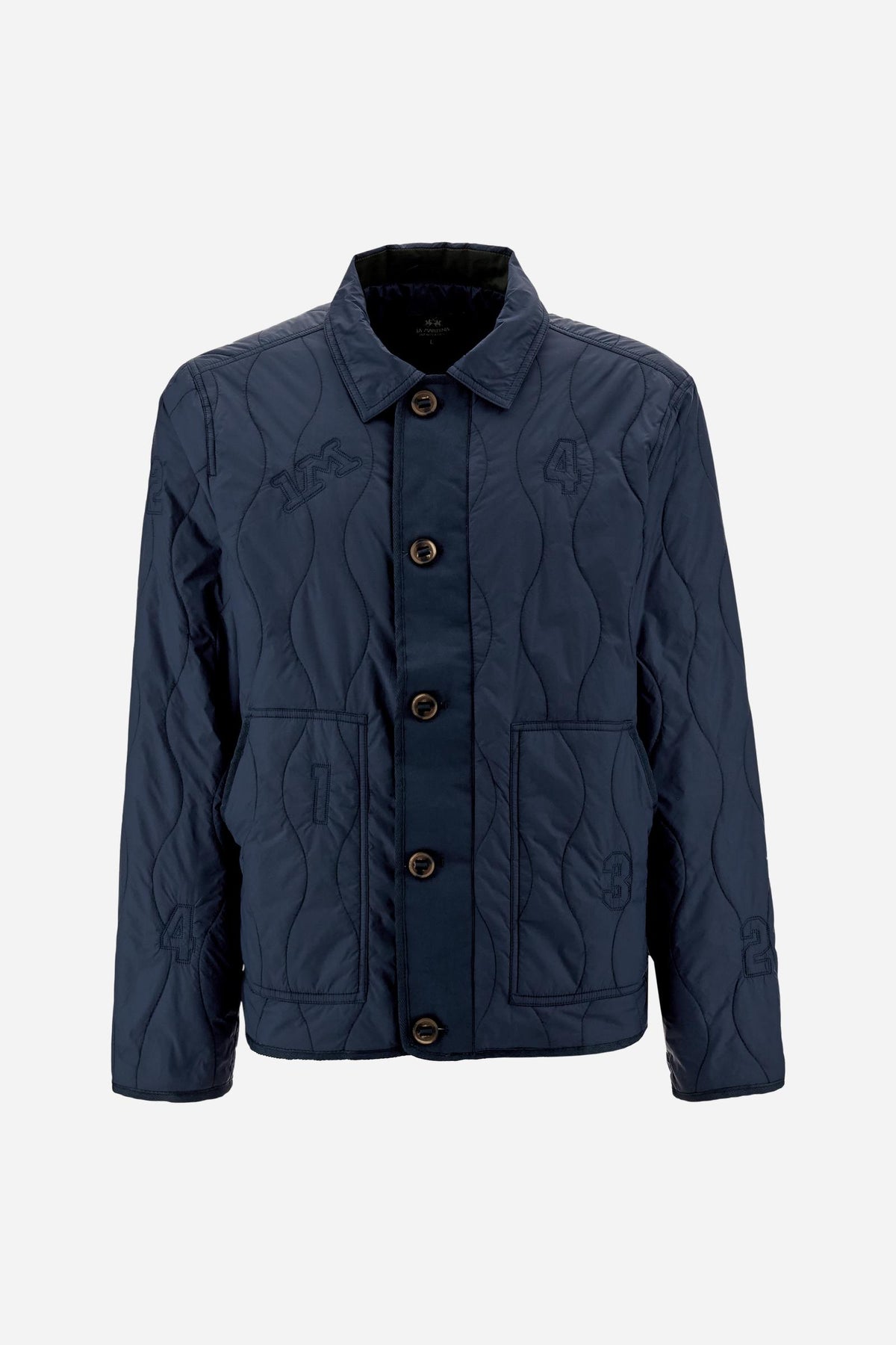 Men’s quilted nylon overshirt featuring a wave pattern, zip and horn-effect button fastening, large front pockets, and an embroidered logo on the back. Regula - Navy