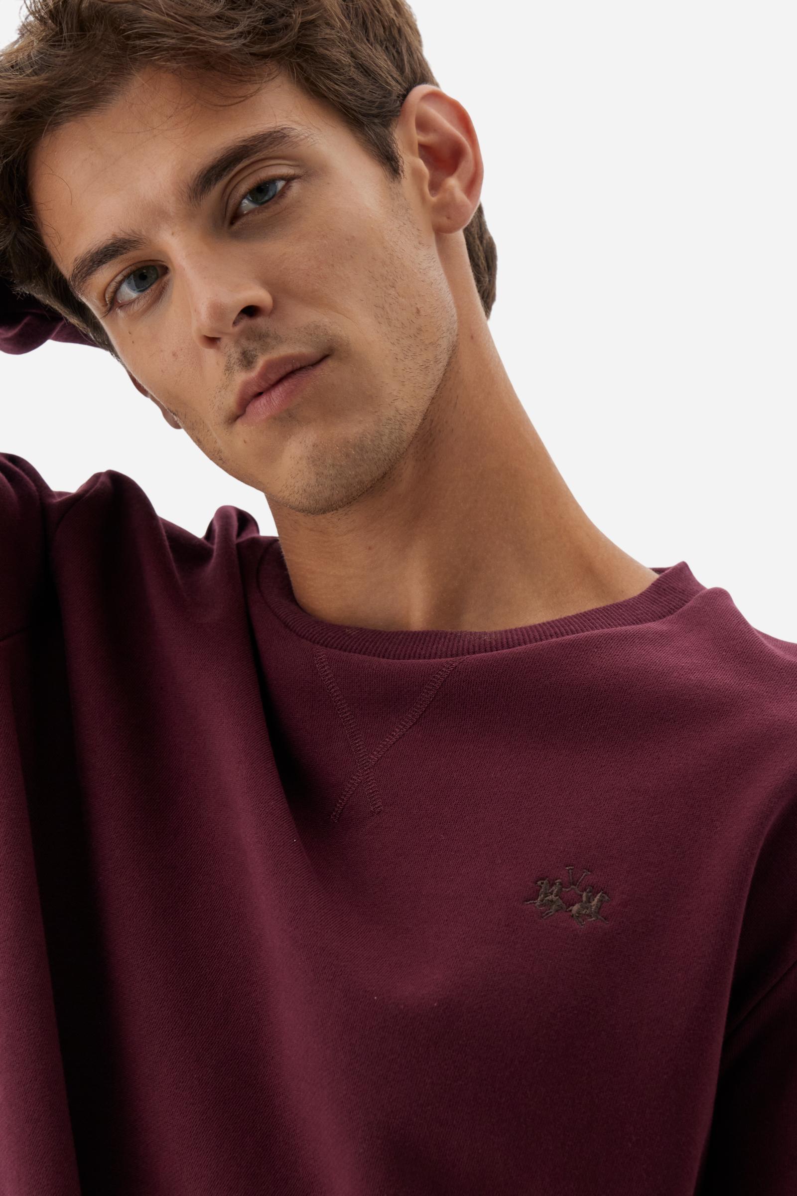 Men's long-sleeved round neck sweatshirt in 100% cotton fleece with a velvety feel. The collar, cuffs, waist and sides are in matching ribbed knit. The small brand logo is embroidered in contrasting colour on the chest. This essential piece has a regular fit for a timeless silhouette. The model is wearing a size L - Port Royale