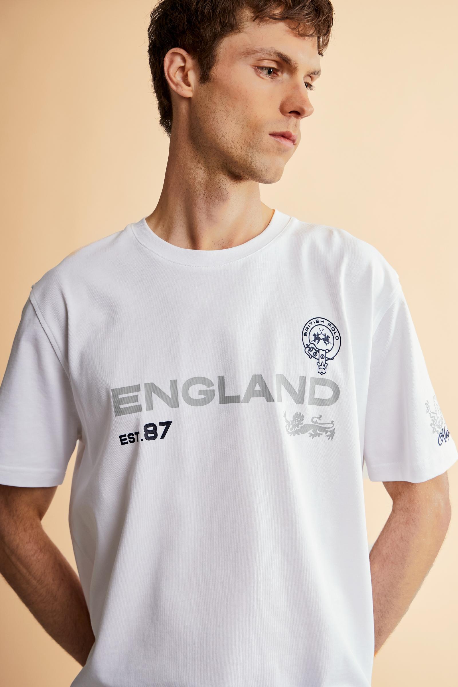 Men’s short-sleeve cotton jersey T-shirt. Contemporary fit with large graphic on the chest and framed horse logo positioned below the collar on the back. - Optic White