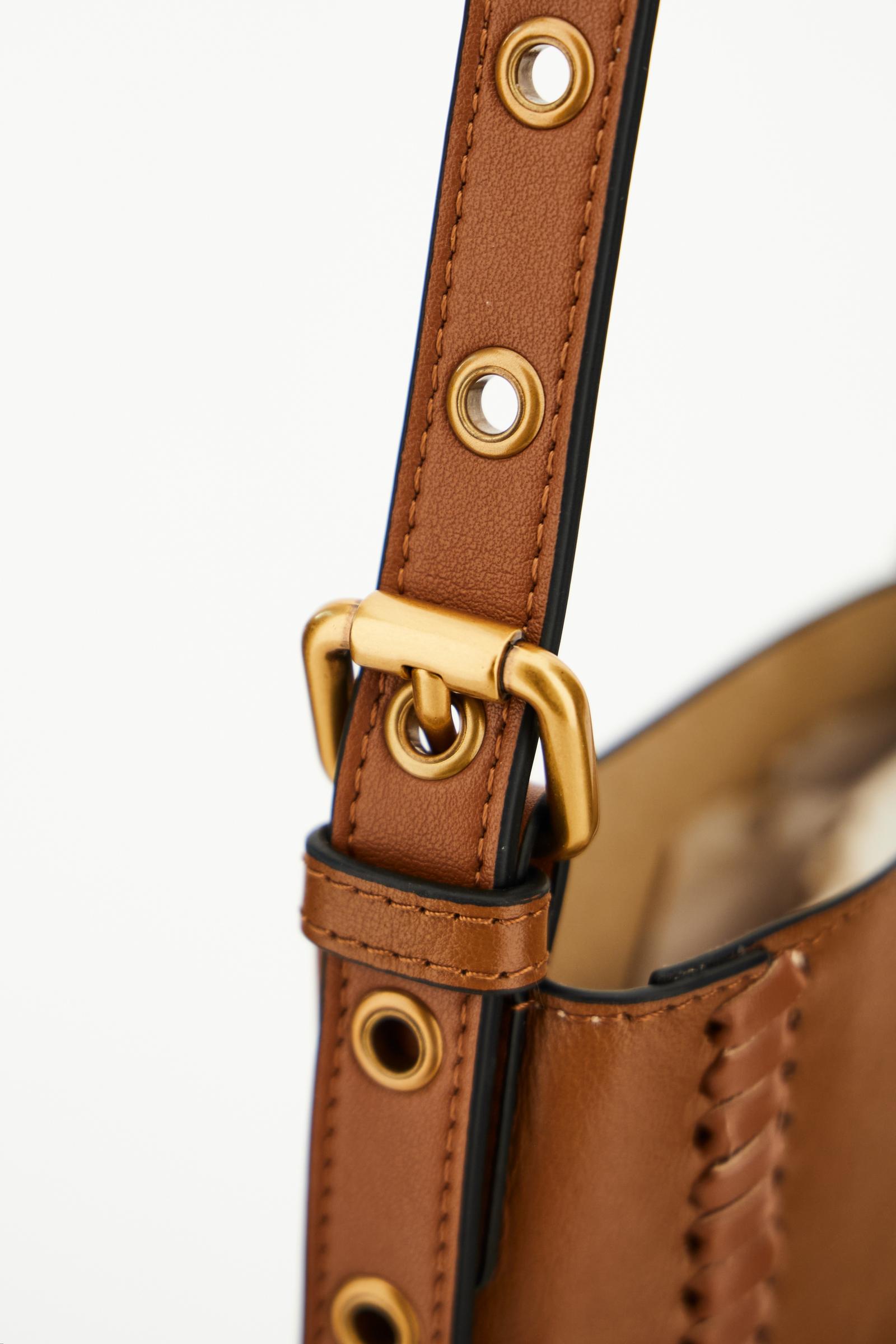 Damen-Umhängetasche aus Leder mit durchbrochenen Stickereien - Fuego Crossbody