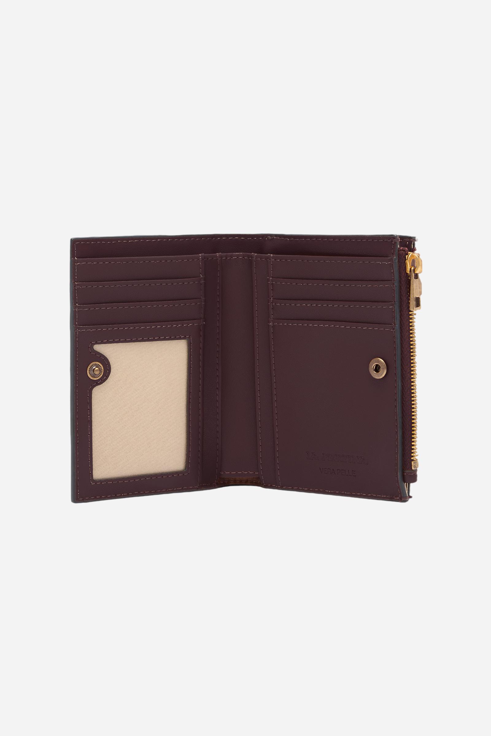 Folding wallet with zip in calfskin leather. Essential and elegant, with front flap and coin pocket. - WINE                                                                                                                                                                                                                                                                                                                                                                                                                     