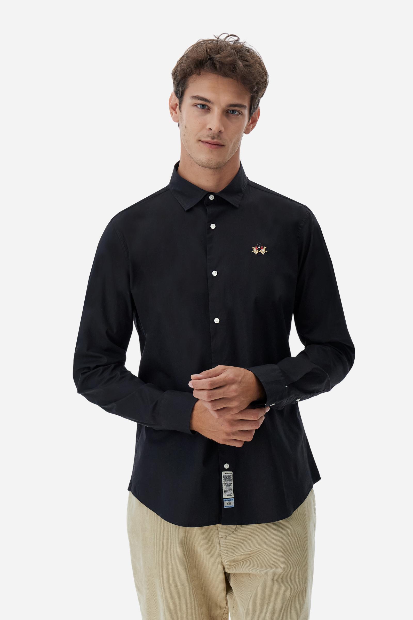 Men's long-sleeved shirt in cotton poplin. Slim fit with semi-cutaway collar. - Black